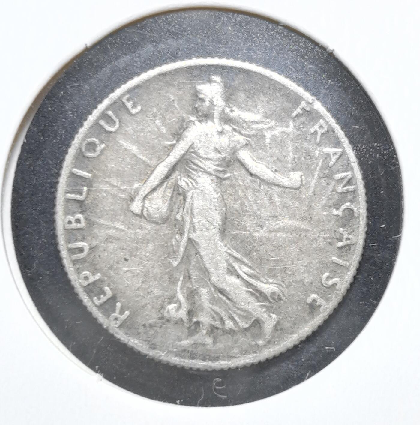 外国优质老铜币银币苏联纪念章，每周六晚九点倒数截拍，满百包邮可寄存，持续收拍 法兰西第三共和国1916年50 生丁播种者银币。正面为 Roty 设计的播种女神形象，象征共和精神；背面刻有 “自由、平等、博爱” 与橄榄枝，发行于一战期间，是法国近代流通银币的经典代表。