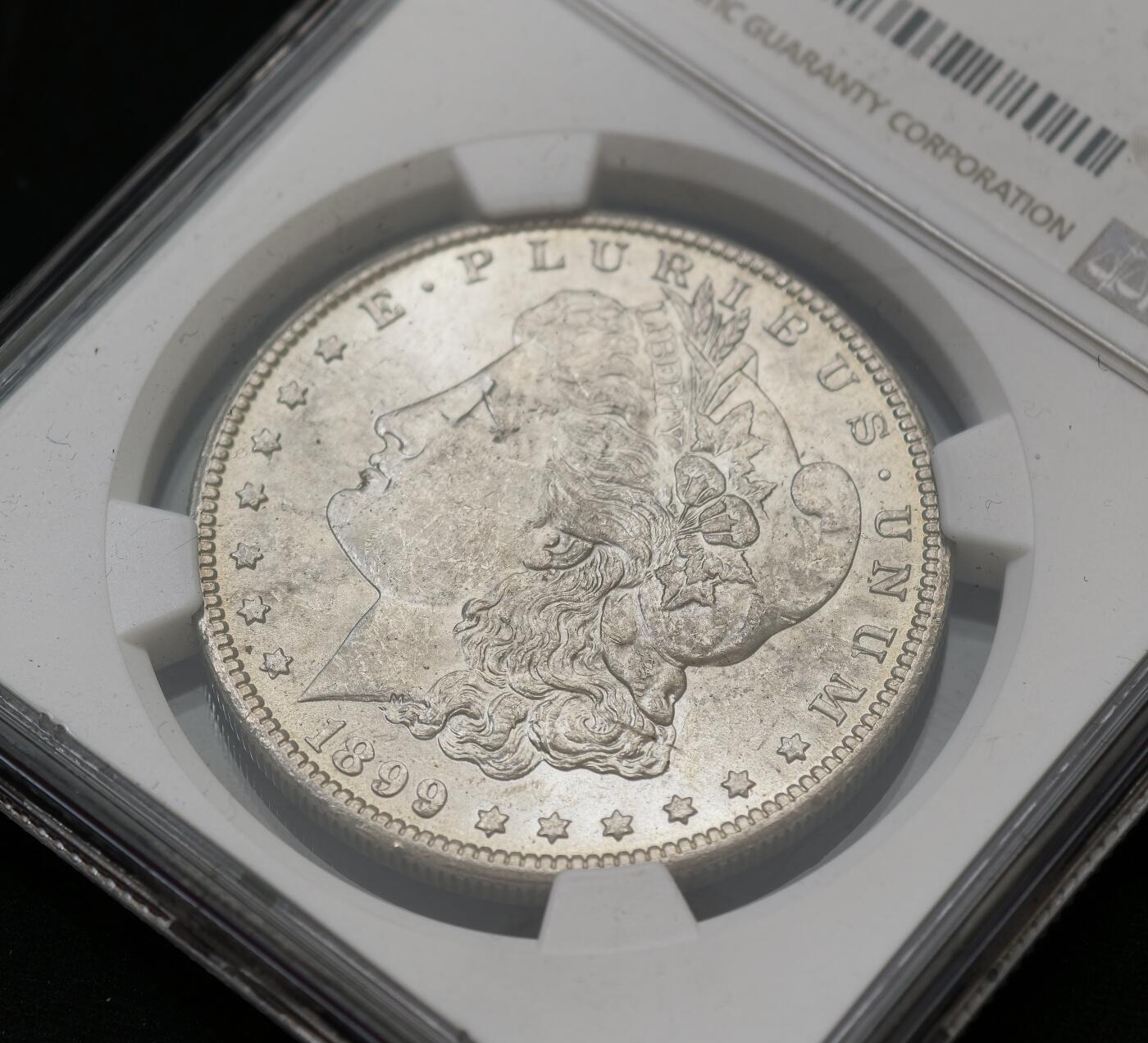 甄臻铺-世界币章拍卖（第54期），3月28日甄品场拍品征集中，送拍享返佣金等优惠多多 NGC-MS62 1899年O版美国摩根，不多见的年份