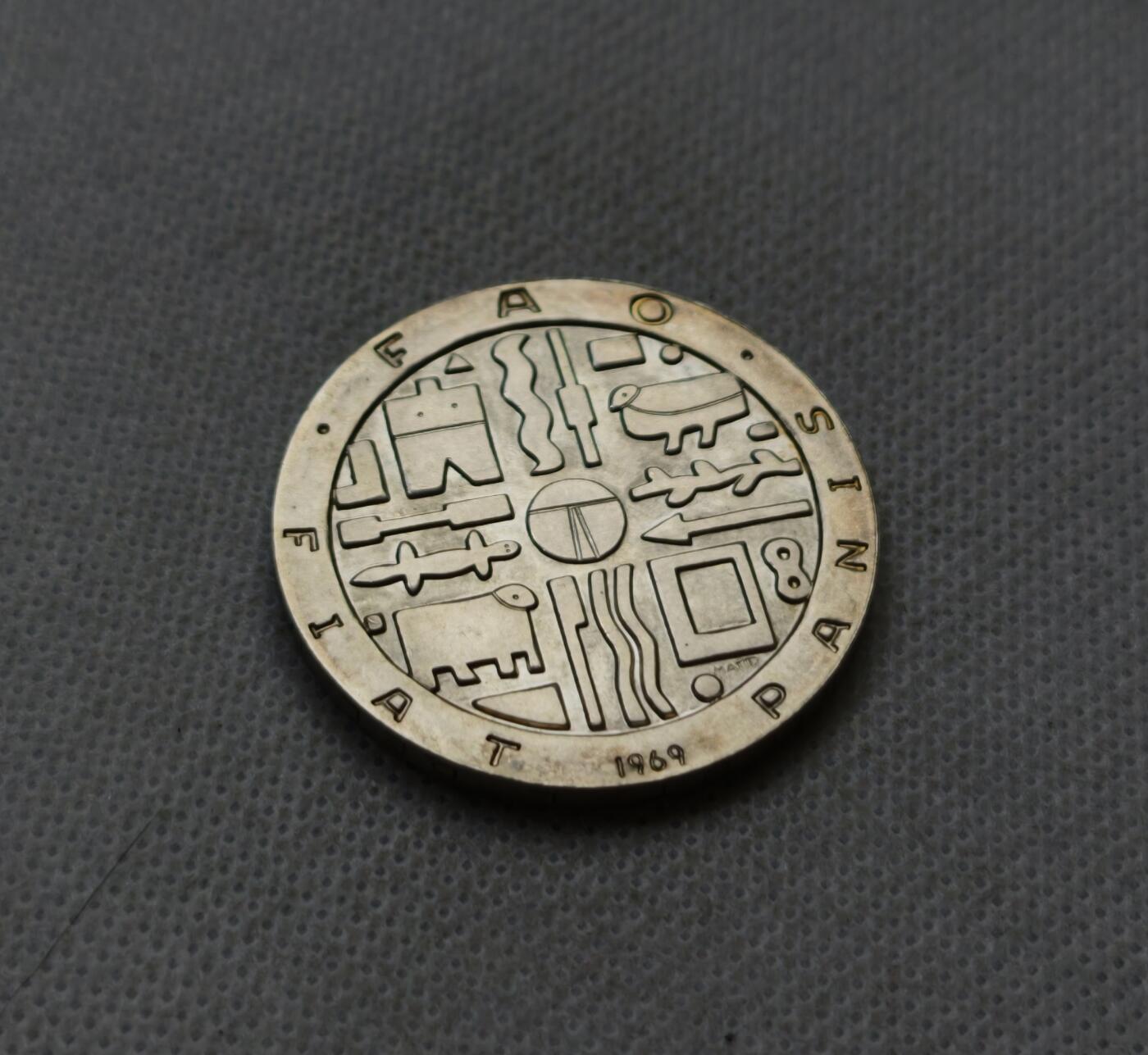 甄臻铺-世界币章拍卖（第54期），3月28日甄品场拍品征集中，送拍享返佣金等优惠多多 乌拉圭1969年联合国粮农1000比索纪念银币重25g 含银90%