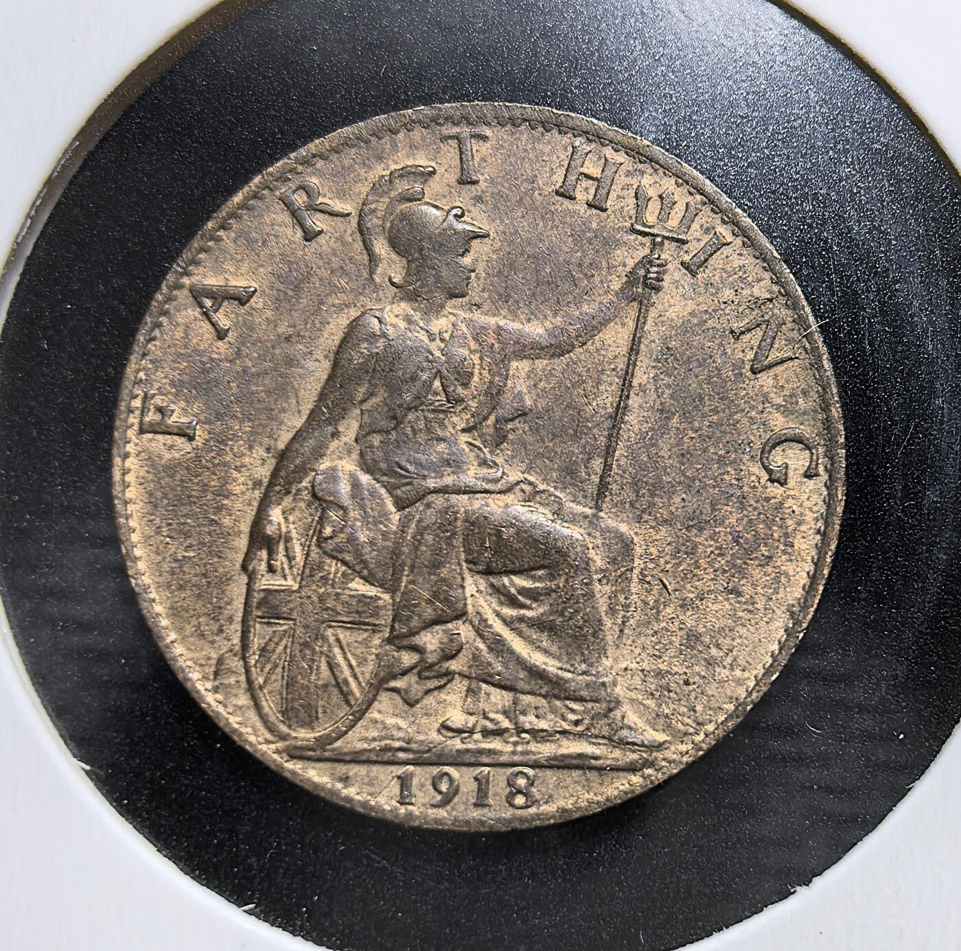 外国优质老铜币银币苏联纪念章，每周六晚九点倒数截拍，满百包邮可寄存，持续收拍 英国乔治五世1918年法新铜币。正面为乔治五世左向头像，背面是不列颠尼亚女神坐像，铸造于大萧条与英国脱离金本位的动荡年代，是英帝国全盛期的小额流通货币见证。