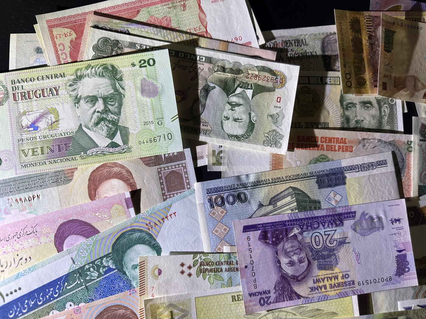 《外钞收藏家》第六百一十七期（精选场）（长期征集拍品、欢迎藏友们联系合作） 外币大礼包 近百张一起 基本都是全新