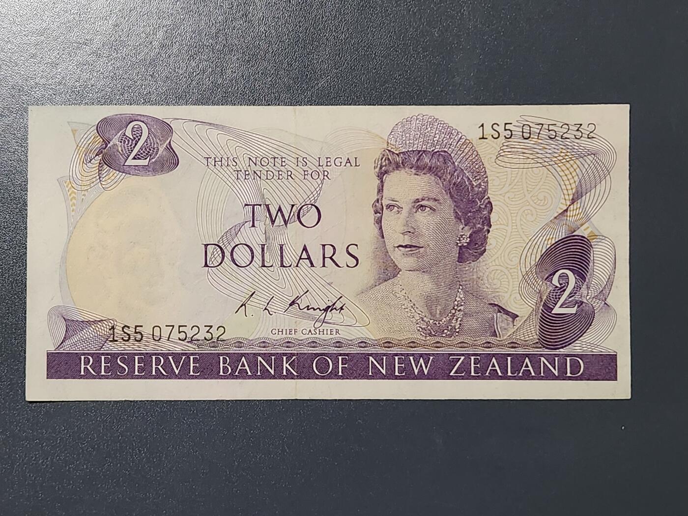 3月13号晚上8点 外国纸币自动截拍第37场 新西兰1975-1977年R.L.Knight签名版2元 高冠  美品