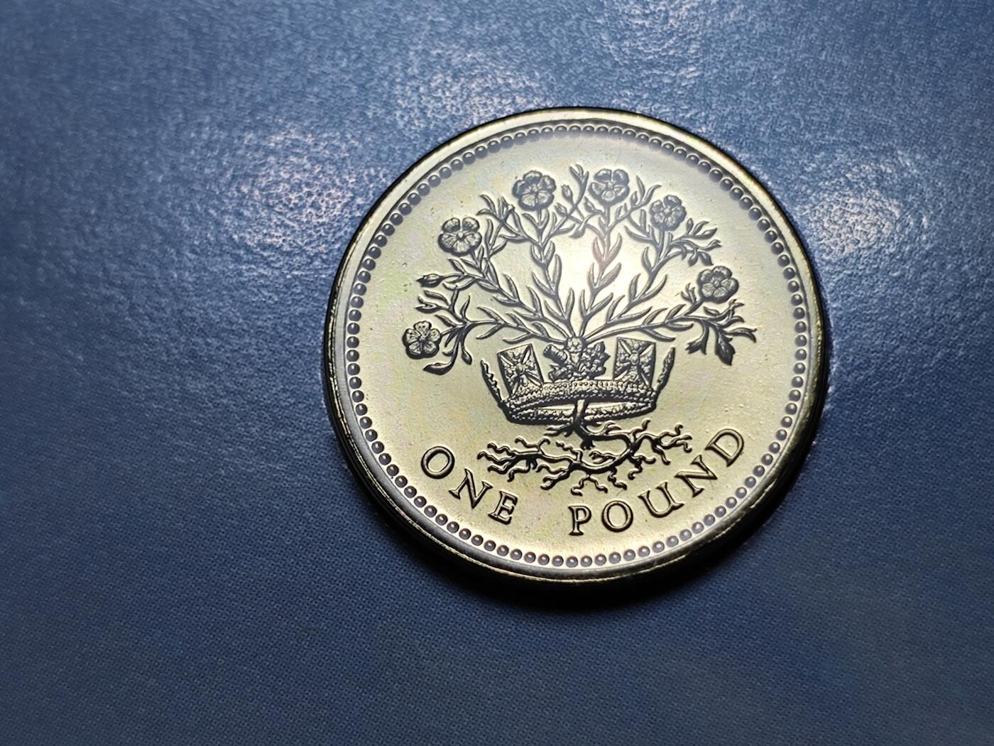 KK钱币收藏小铺   套币专场 2月预留时间 周末发货  1986英国精制1镑 卡册