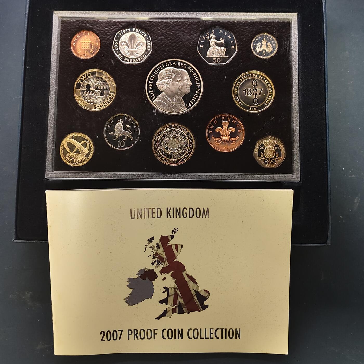 【全场包邮】纯粹捡漏拍513场 英国2007年官方收藏盒装精制套币-盒证全-含5镑女王钻石婚+2镑联合法案+2镑废奴+1镑千禧桥+50便士童子军精制纪念币