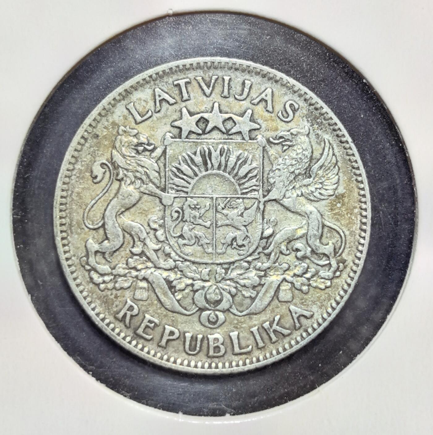 外国优质老铜币银币苏联纪念章，每周六晚九点倒数截拍，满百包邮可寄存，持续收拍 拉脱维亚第一共和国1924年1拉特银币。1940 年苏联占领后，拉特被卢布取代，该币停止流通，成为见证拉脱维亚短暂独立时期的历史货币。