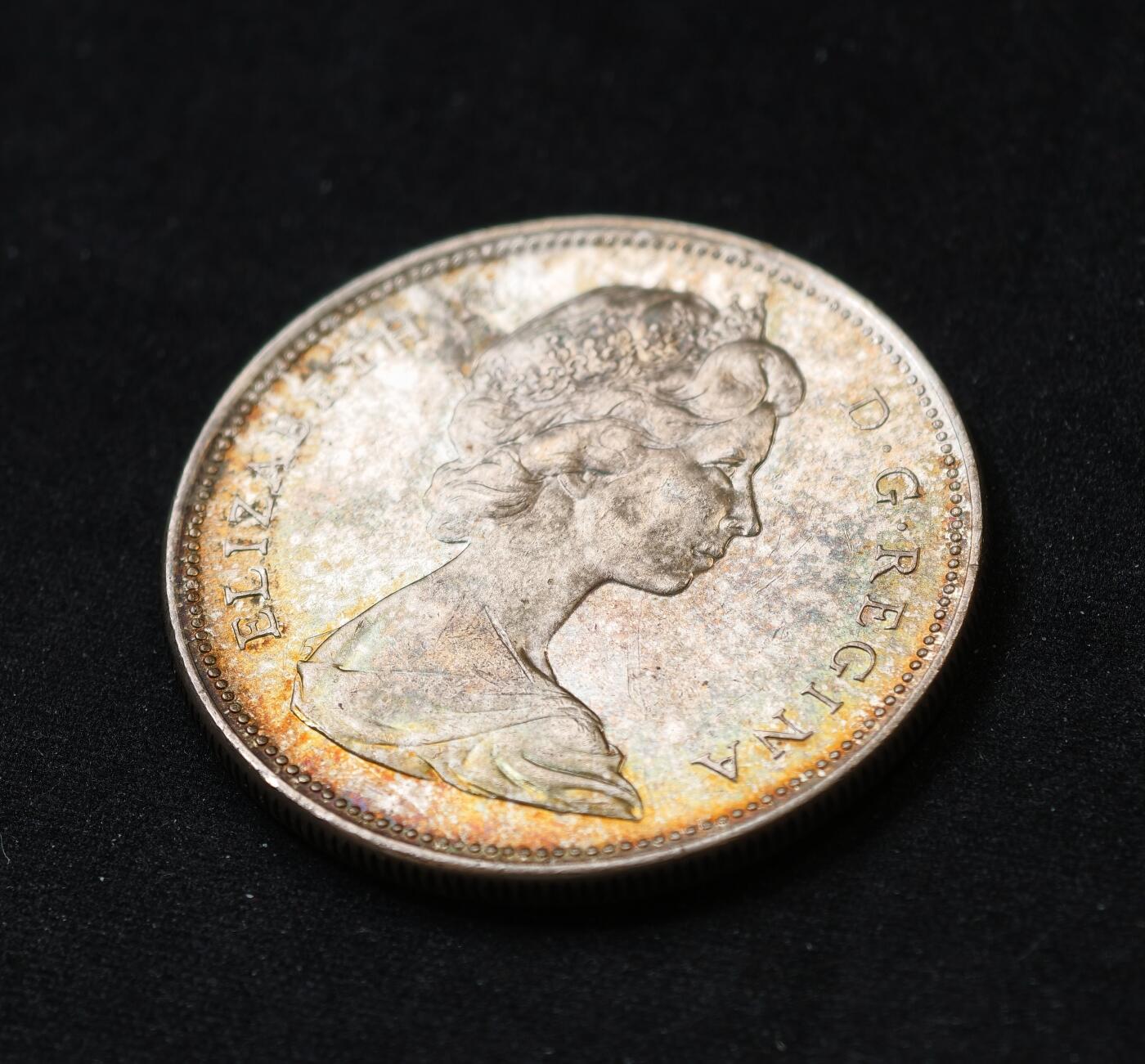 甄臻铺-世界币章拍卖（第54期），3月28日甄品场拍品征集中，送拍享返佣金等优惠多多 加拿大1966年划船一元银币 淡金包浆UNC转光 800银