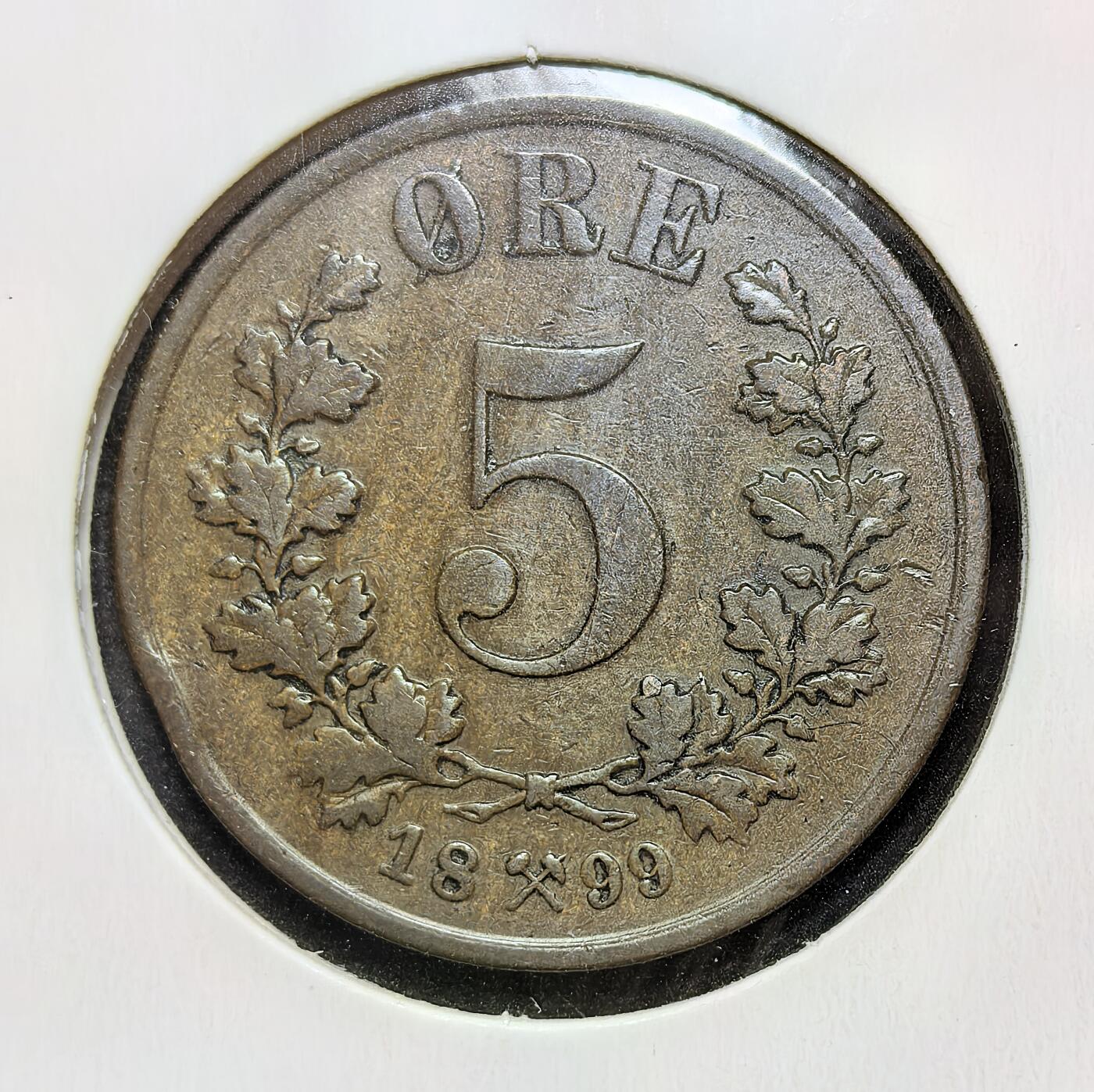 外国优质老铜币银币苏联纪念章，每周六晚九点倒数截拍，满百包邮可寄存，持续收拍 挪威1899年5欧尔，属奥斯卡二世时期。正面为持斧狮徽与王冠，象征挪威王权；背面是面值与橡叶环，见证挪威独立前与瑞典共主邦联时期的货币历史。