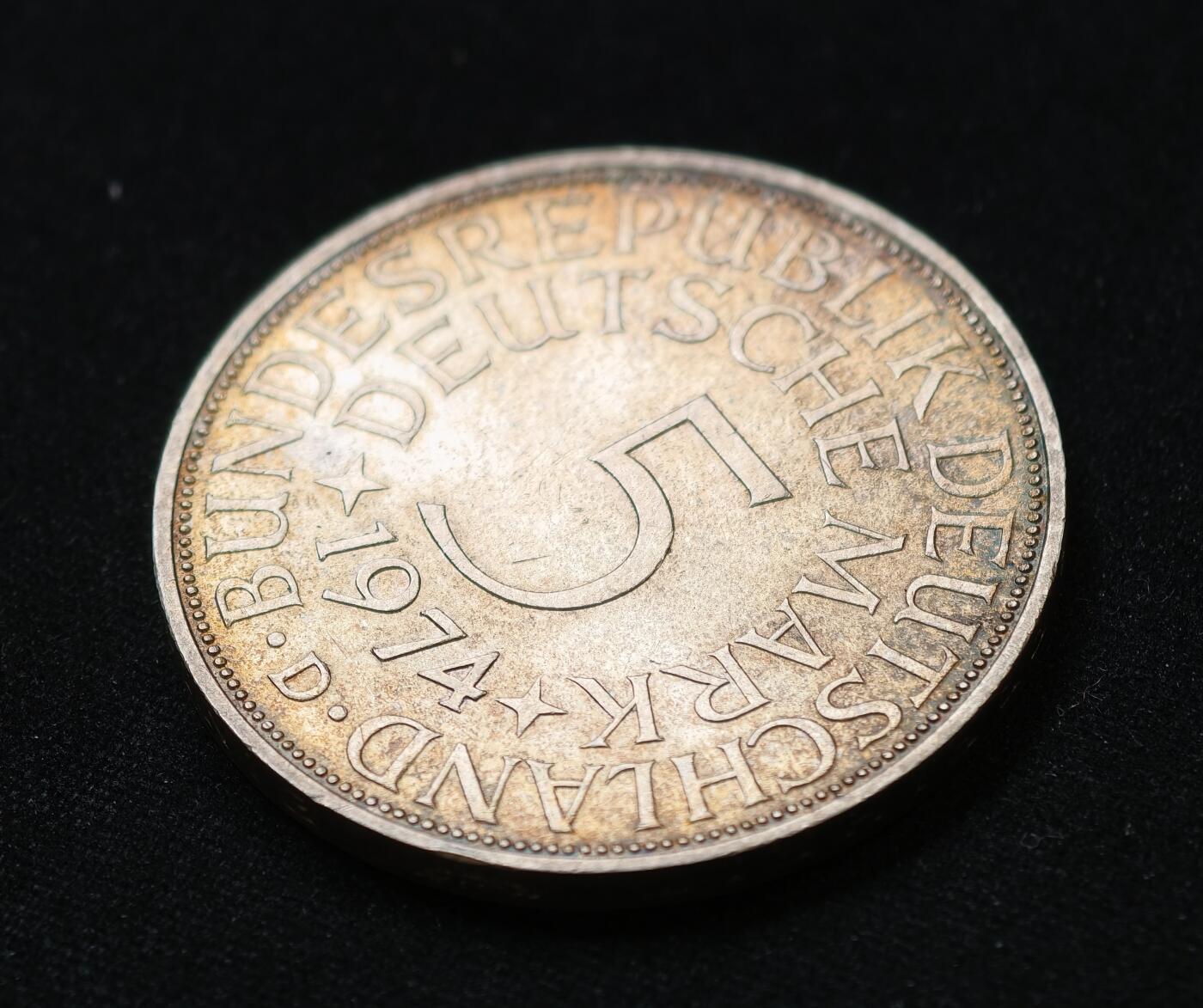 甄臻铺-世界币章拍卖（第54期），3月28日甄品场拍品征集中，送拍享返佣金等优惠多多 德国1974年5马克银币 UNC转光 625银，细节见图