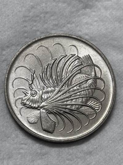 文馨钱币收藏第 296 场，长期接代拍业务 - 全新 1975 年新加坡老版 50 分狮子鱼