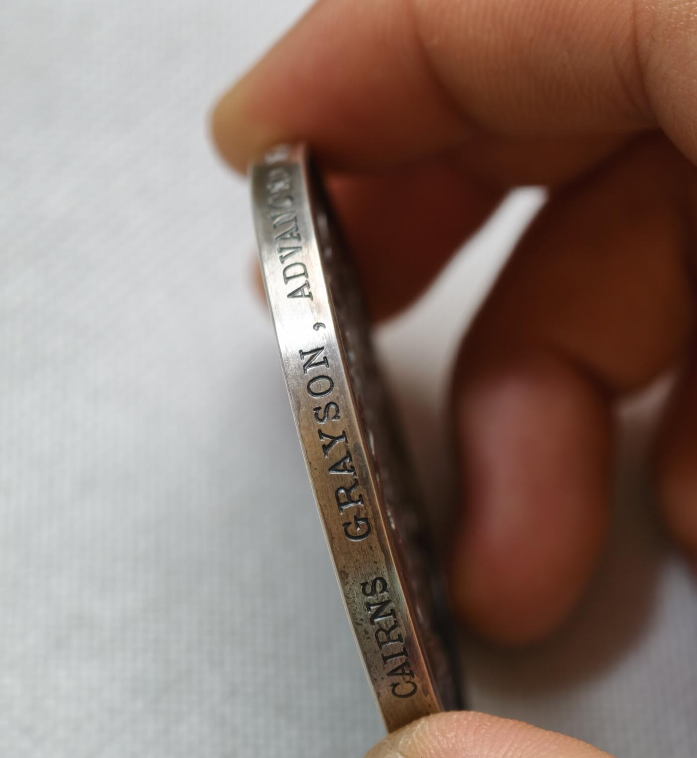 甄臻铺-世界币章拍卖（第54期），3月28日甄品场拍品征集中，送拍享返佣金等优惠多多 1930年英国皇家艺术协会（RSA）西班牙语高级考试纪念银章，乔治五世国王肖像，带原装红皮盒，直径56毫米，重90克，品相完美，包浆自然（鸽子重拍）