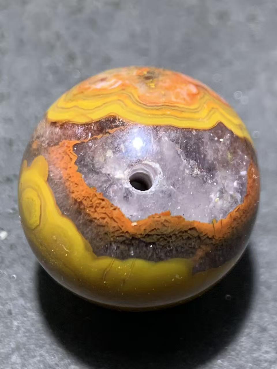 精美高玉化冰飘糖心料8字图案草花纹战国红玛瑙圆珠一颗！