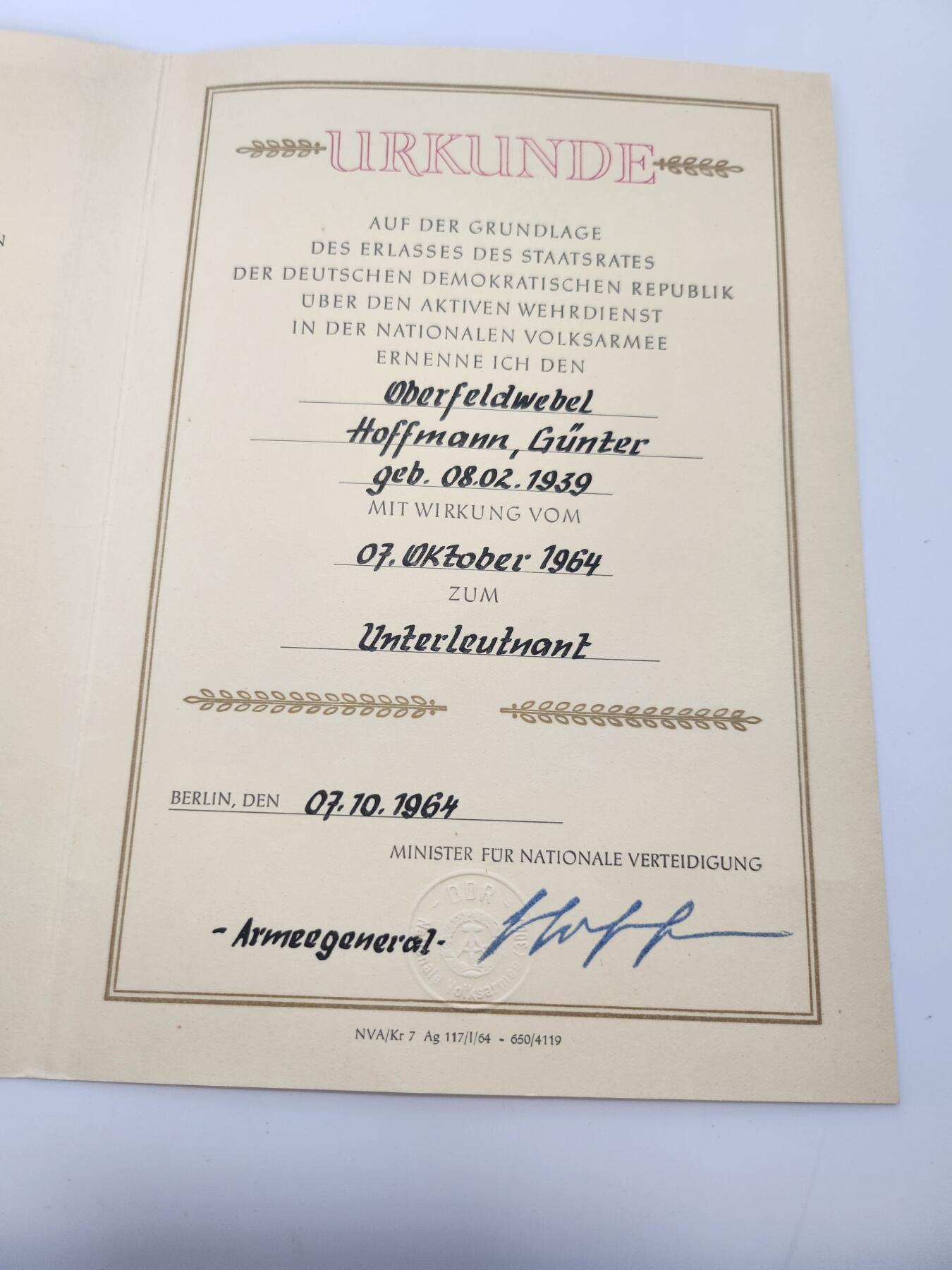 南水社第3次拍卖 春季专场 民主德国人民军（NVA）军衔晋升证书 君特·霍夫曼上士晋升少尉