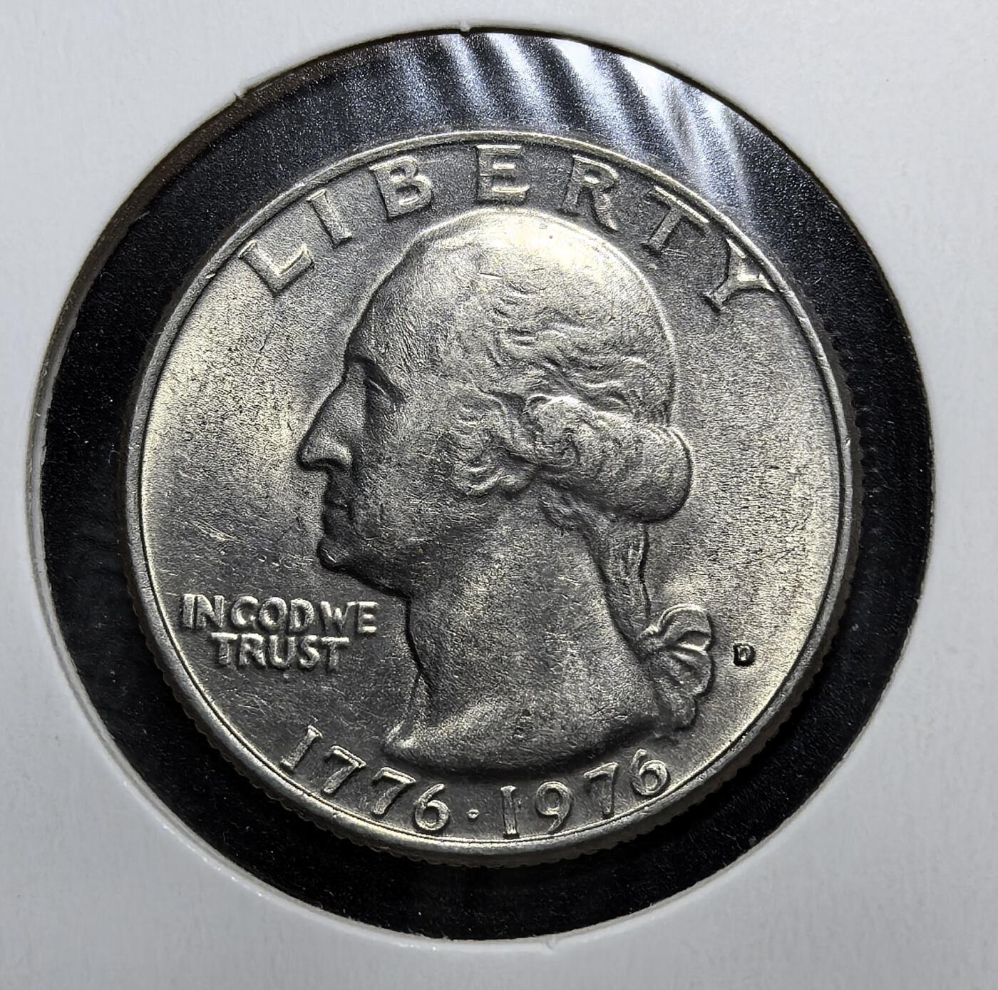 外国优质老铜币银币苏联纪念章，每周六晚九点倒数截拍，满百包邮可寄存，持续收拍 美国1976年建国200周年25美分纪念币。正面为华盛顿头像并加印双年份 1776-1976，背面是殖民地鼓手与象征原 13 州的火炬星群，寓意革命精神传承。