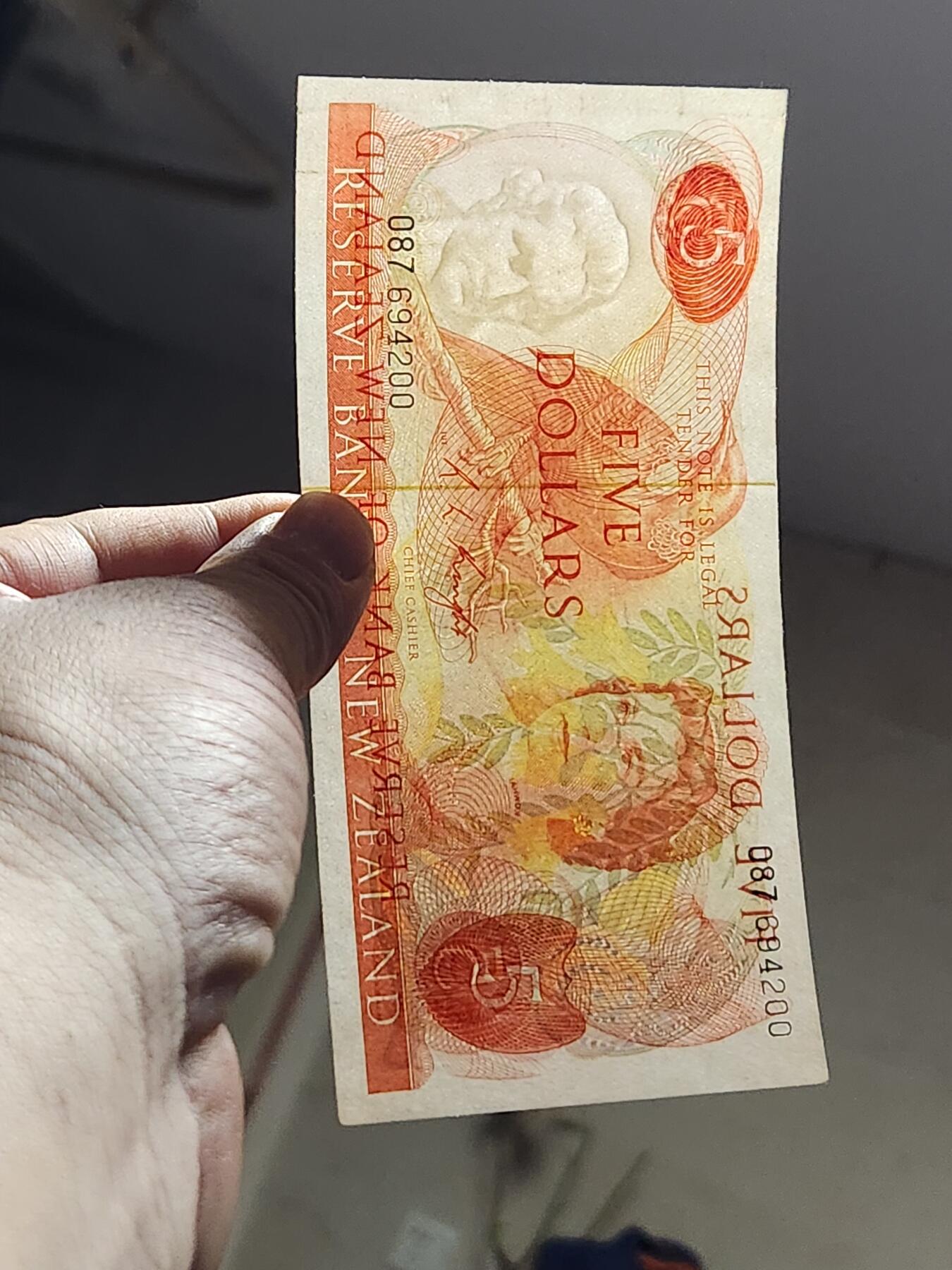 3月13号晚上8点 外国纸币自动截拍第37场 新西兰1975-1977年R.L.Knight签名版5元 高冠  美品