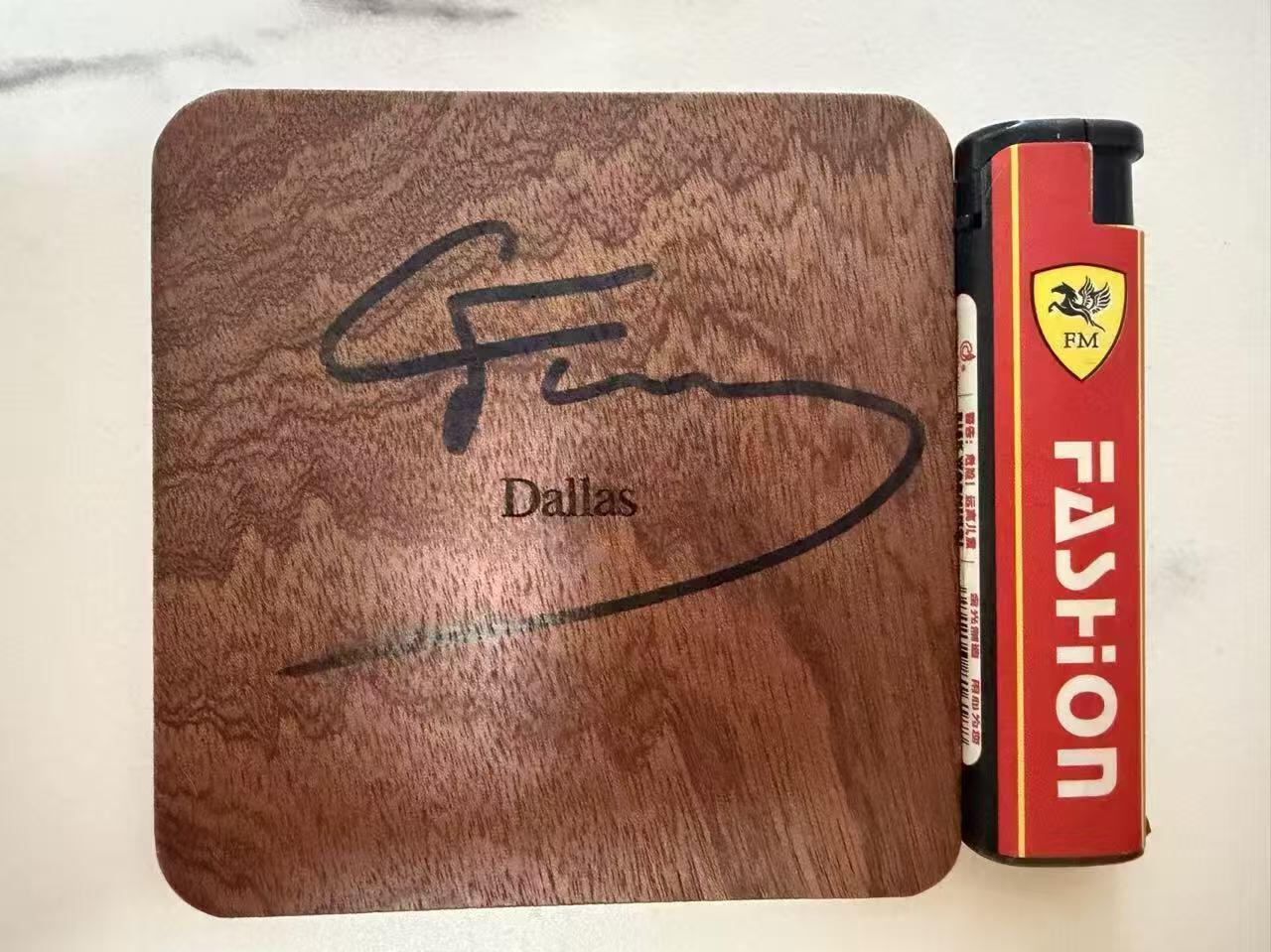 零元拍：天赋无界，攻防无双！新时代篮球的终极答案—NBA状元秀库珀·弗拉格亲签达拉斯城市地图木质诧寂收藏卡。（美国带回，品相极佳，就是同款布伦森纽约eBay拍了370＄纽约地图同款）