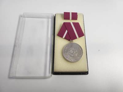 南水社第3次拍卖 春季专场 - 民主德国银级民防部队忠诚服役奖章 完好盒略章