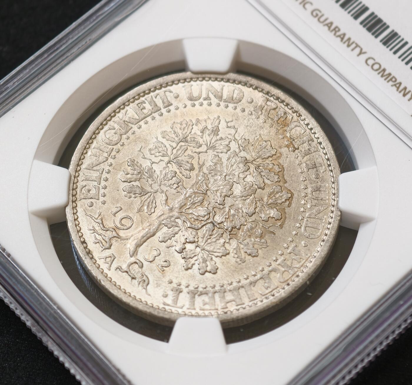 甄臻铺-世界币章拍卖（第54期），3月28日甄品场拍品征集中，送拍享返佣金等优惠多多 NGC-MS64 德国1932年A版魏玛橡树5马克银币 经典品种，黄油彩老包浆，暴力转光，深打有细节，高分，值得收藏