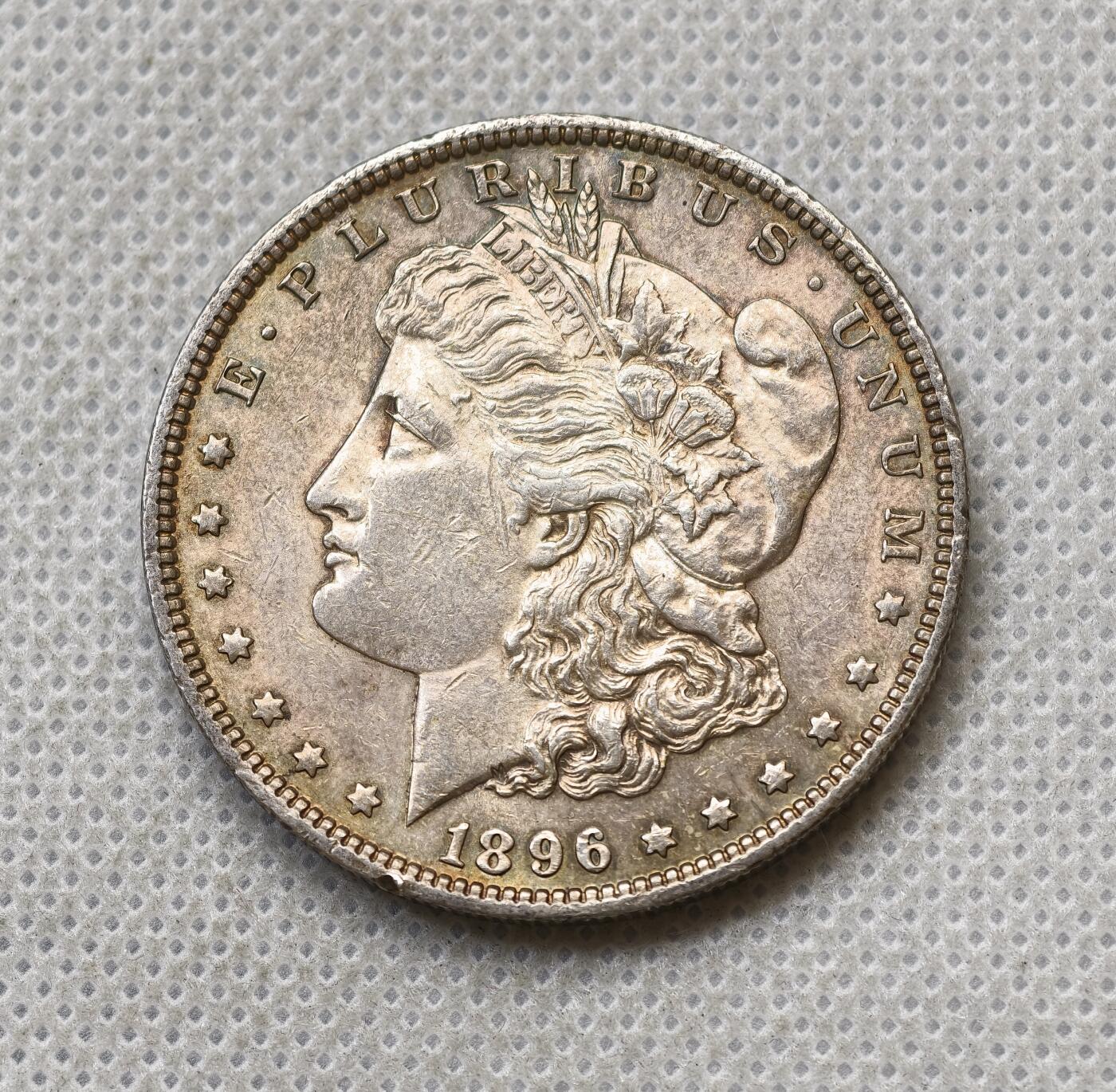 甄臻铺-世界币章拍卖（第54期），3月28日甄品场拍品征集中，送拍享返佣金等优惠多多 1896  摩根银币，细节见图