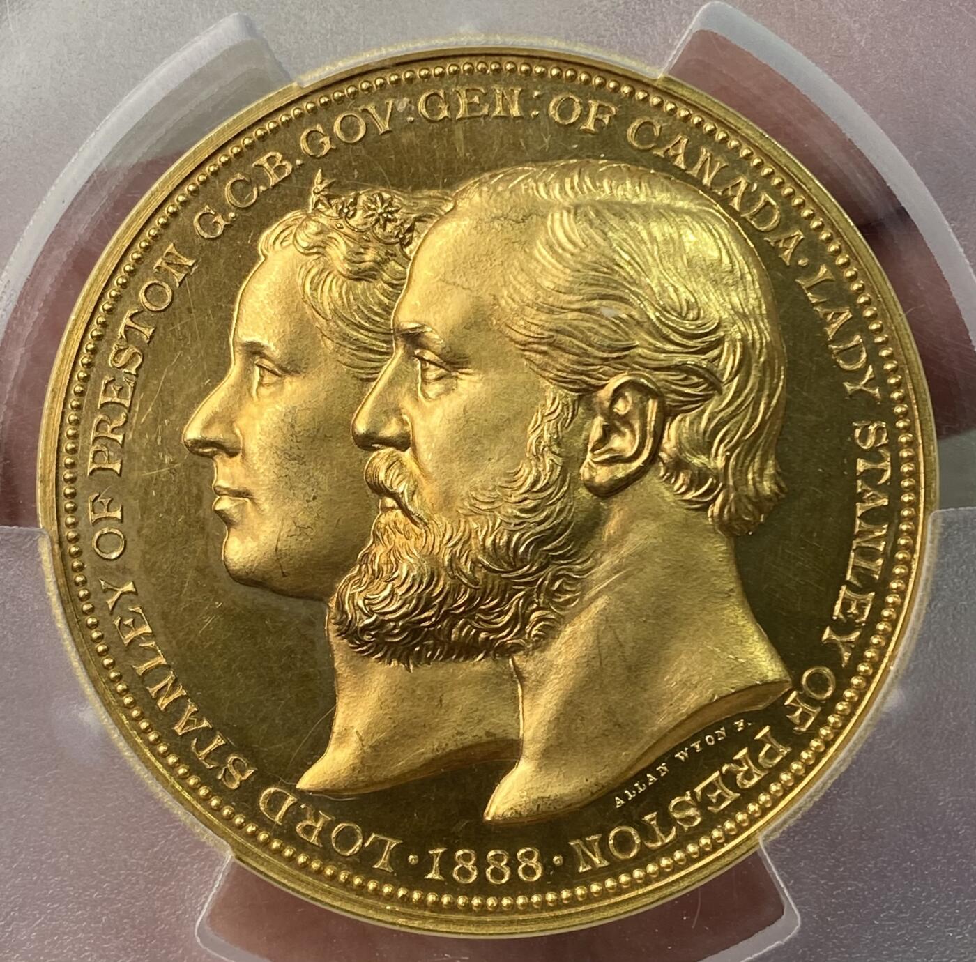 万国钱币拍卖第062期 PCGS SP64 1888年英属加拿大普雷斯顿总督斯坦利勋爵金质奖章 罕见加拿大大规格金章 51mm 104g 由A.Wyon设计雕刻 正面为勋爵夫妇肖像 反面为勋爵繁复华丽的家族盾徽 PCGS唯一冠军分 绝对值得入库的一枚超级黄金重器 