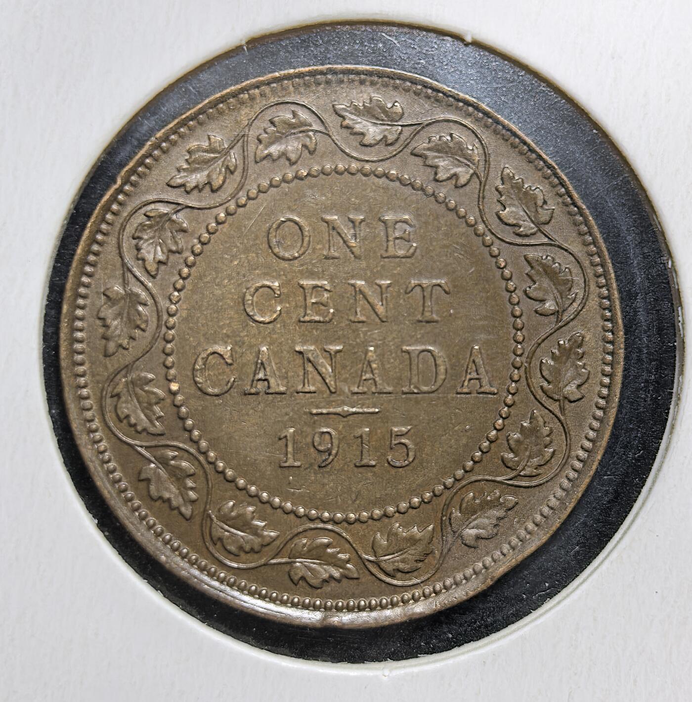 外国优质老铜币银币苏联纪念章，每周六晚九点倒数截拍，满百包邮可寄存，持续收拍 加拿大1915年壹分铜币，由皇家加拿大 mint 铸造，属乔治五世时期流通币。正面为乔治五世侧面像，背面环绕枫叶纹饰。彼时一战初起，它见证了加拿大早期货币体系及英联邦联系，存世具历史收藏价值