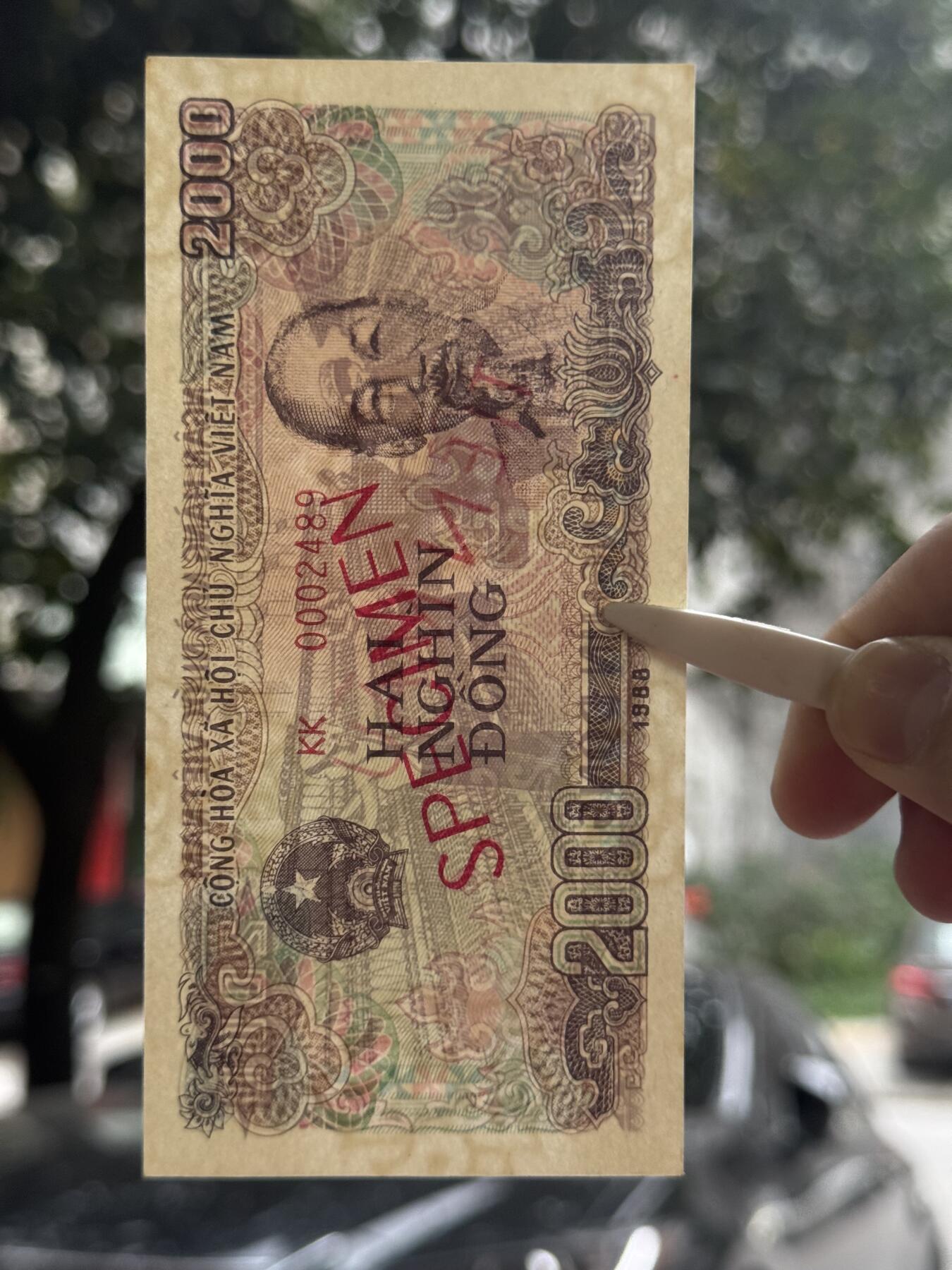 桂P钱币文化工作室拍卖第四十八期 越南1988年2000盾票样，全新UNC，正面英文版票样少见