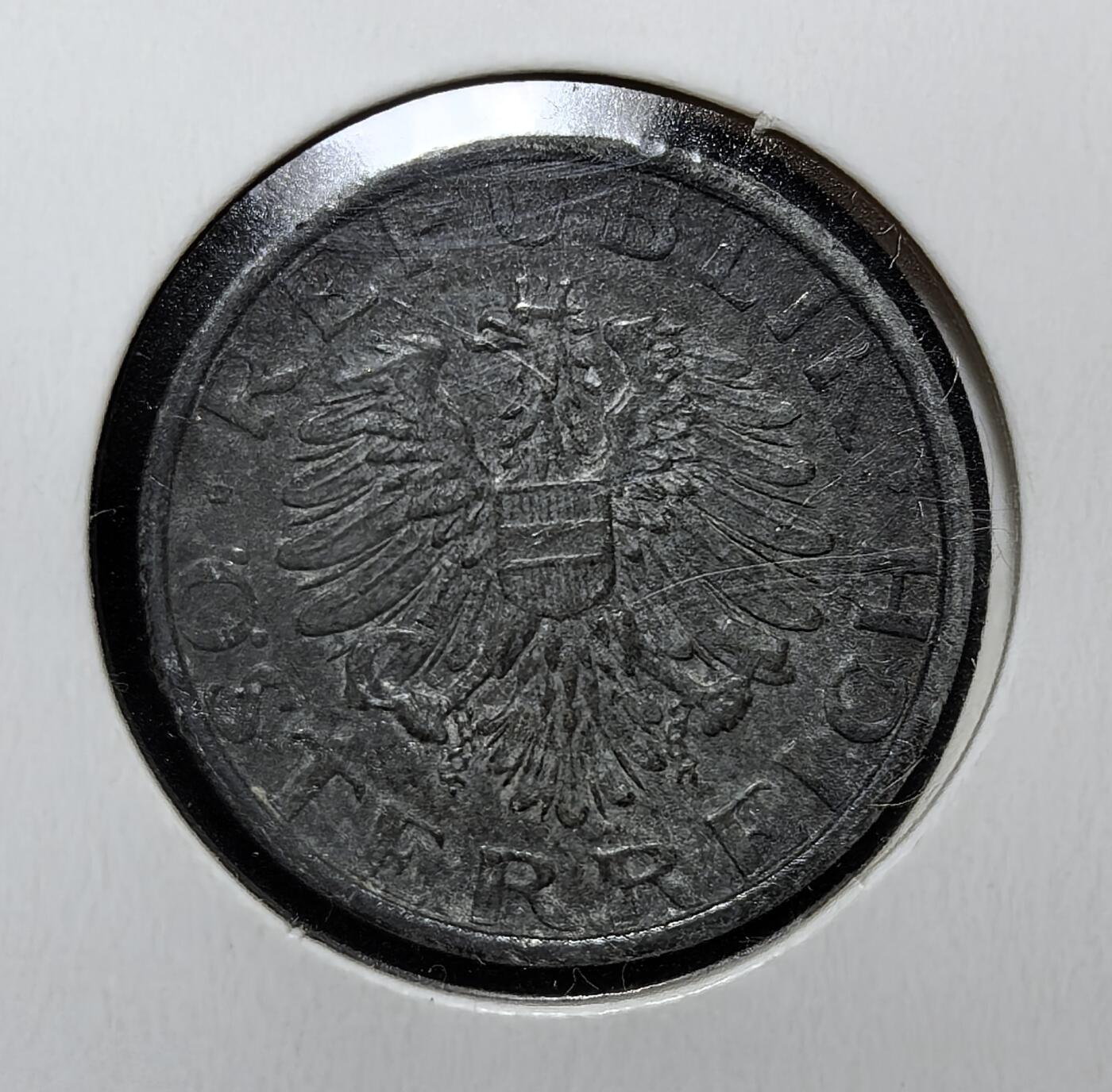 外国优质老铜币银币苏联纪念章，每周六晚九点倒数截拍，满百包邮可寄存，持续收拍 奥地利1949年10 格罗申，属二战后第二共和国货币体系。因战后金属匮乏，该币采用锌铸造，正面为奥地利国徽，1959 年退出流通，见证了奥地利早期经济复苏历程。