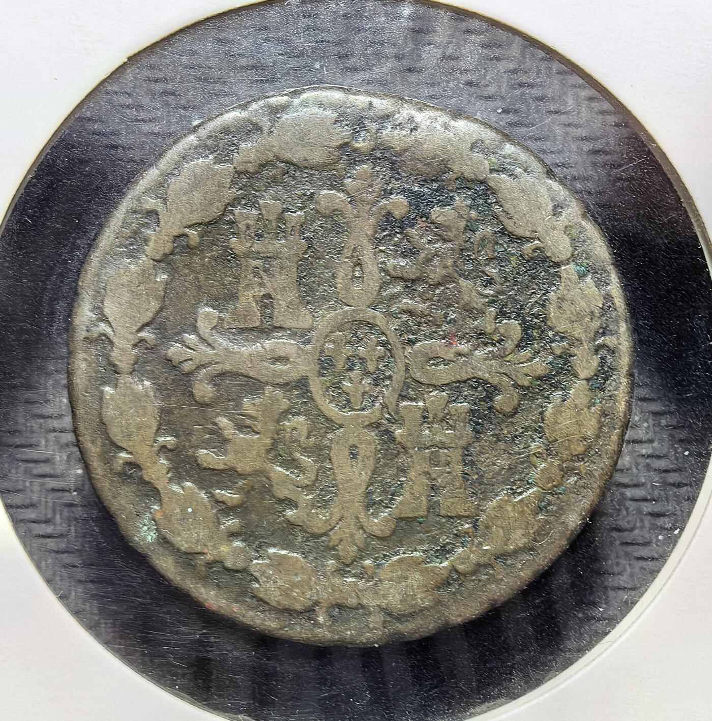 外国优质老铜币银币苏联纪念章，每周六晚九点倒数截拍，满百包邮可寄存，持续收拍 西班牙卡洛斯四世(1788-1808年)8 Maravedís 铜币直径30.5mm，正面铸国王头像，背面是波旁王朝纹章(卡斯蒂利亚与莱昂的城堡、狮子纹章)。它流通于西班牙本土及美洲殖民地，见证了西班牙帝国衰落与拉美独立运动前夕的动荡，是殖民时代的实物遗存。