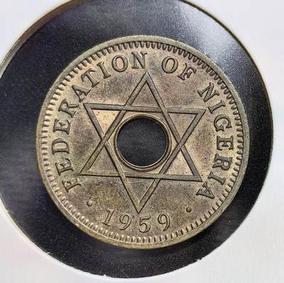 外国优质老铜币银币苏联纪念章，每周六晚九点倒数截拍，满百包邮可寄存，持续收拍 - 原光尼日利亚联邦1959年1/2 便士，属伊丽莎白二世时期殖民货币。币面六角星为尼日利亚象征，中央圆孔是西非货币典型特征，见证其独立前最后阶段的货币史。
