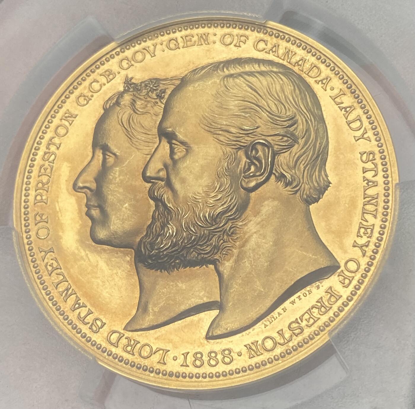 万国钱币拍卖第062期 PCGS SP64 1888年英属加拿大普雷斯顿总督斯坦利勋爵金质奖章 罕见加拿大大规格金章 51mm 104g 由A.Wyon设计雕刻 正面为勋爵夫妇肖像 反面为勋爵繁复华丽的家族盾徽 PCGS唯一冠军分 绝对值得入库的一枚超级黄金重器 
