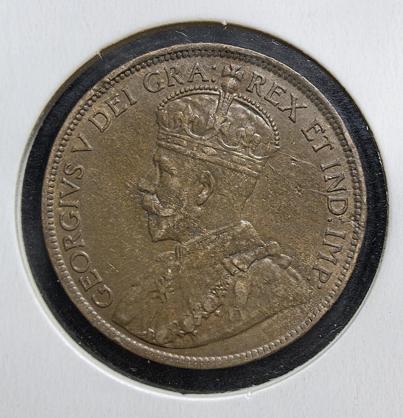 外国优质老铜币银币苏联纪念章，每周六晚九点倒数截拍，满百包邮可寄存，持续收拍 加拿大1915年壹分铜币，由皇家加拿大 mint 铸造，属乔治五世时期流通币。正面为乔治五世侧面像，背面环绕枫叶纹饰。彼时一战初起，它见证了加拿大早期货币体系及英联邦联系，存世具历史收藏价值