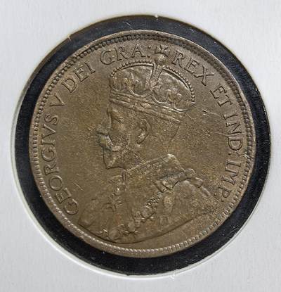 外国优质老铜币银币苏联纪念章，每周六晚九点倒数截拍，满百包邮可寄存，持续收拍 - 加拿大1915年壹分铜币，由皇家加拿大 mint 铸造，属乔治五世时期流通币。正面为乔治五世侧面像，背面环绕枫叶纹饰。彼时一战初起，它见证了加拿大早期货币体系及英联邦联系，存世具历史收藏价值