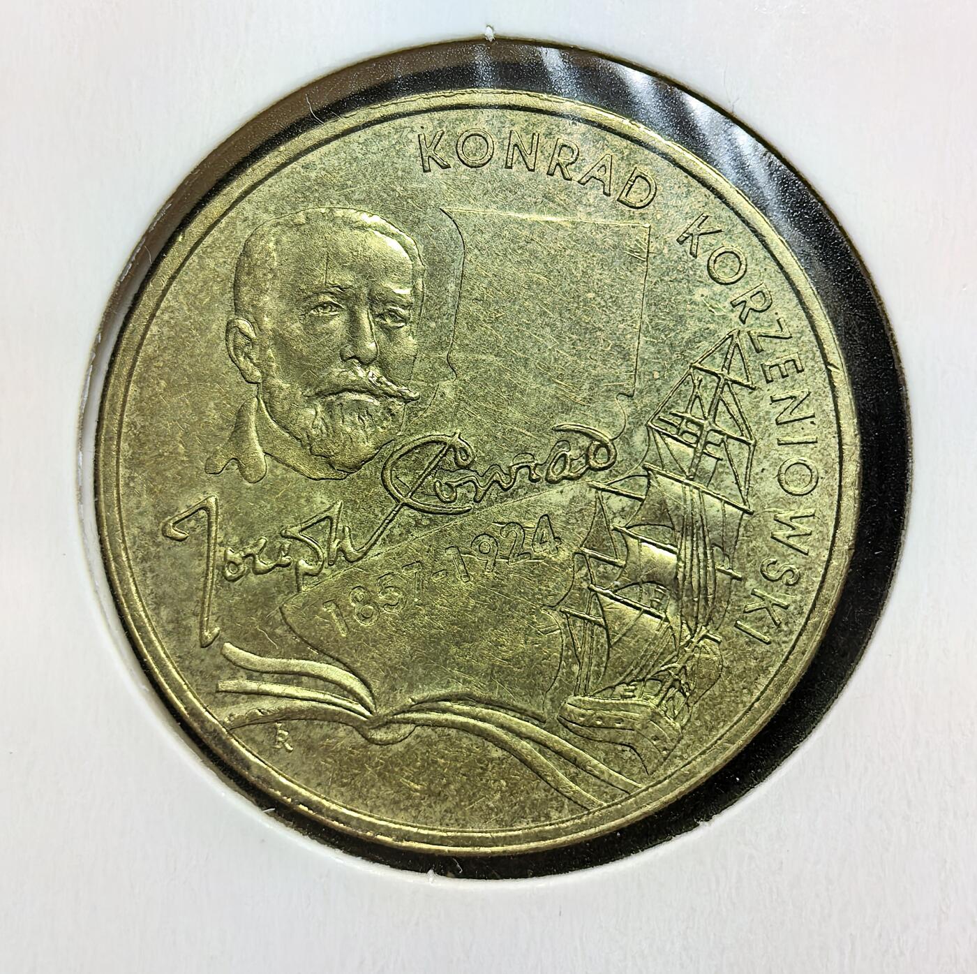 外国优质老铜币银币苏联纪念章，每周六晚九点倒数截拍，满百包邮可寄存，持续收拍 波兰2007年2兹罗提纪念币，为纪念作家康拉德（约瑟夫・科尔泽尼 owski）诞辰 150 周年发行。正面是波兰国徽白鹰，背面为康拉德肖像、签名与帆船，见证波兰对文化名人的纪念与国家认同。