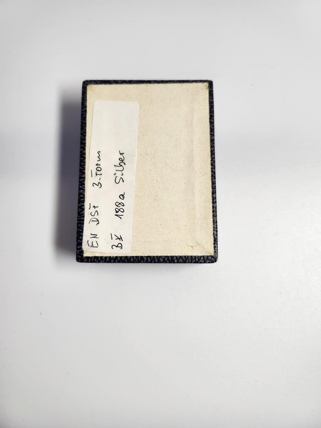 南水社第3次拍卖 春季专场 民主德国金级苏德友好协会证章一组 品相完好带协会盒