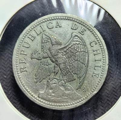 外国优质老铜币银币苏联纪念章，每周六晚九点倒数截拍，满百包邮可寄存，持续收拍 - 智利1933年1比索。正面为安第斯神鹰与国名，背面是面值与月桂枝环，底部饰有锤子镰刀纹。属智利放弃金本位、经济动荡时期发行，见证共和国货币体系转型。