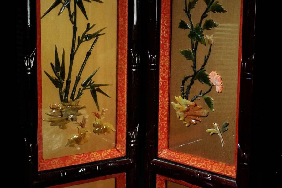 上海都达杂项专场五十二【全场包邮】 金地嵌碧玉、岫玉等多种玉石宝石四折台屏