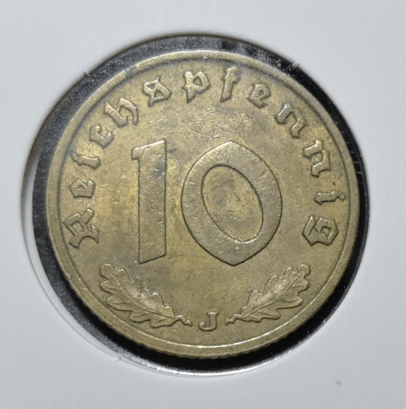 外国优质老铜币银币苏联纪念章，每周六晚九点倒数截拍，满百包邮可寄存，持续收拍 德国第三帝时期1938 年10 芬尼 J 版。正面刻有带万字徽的帝国鹰与 “德意志帝国” 字样，背面为面值 “10” 与橡叶纹饰，J 代表汉堡造币厂，见证了二战前德国的政治与货币体系。