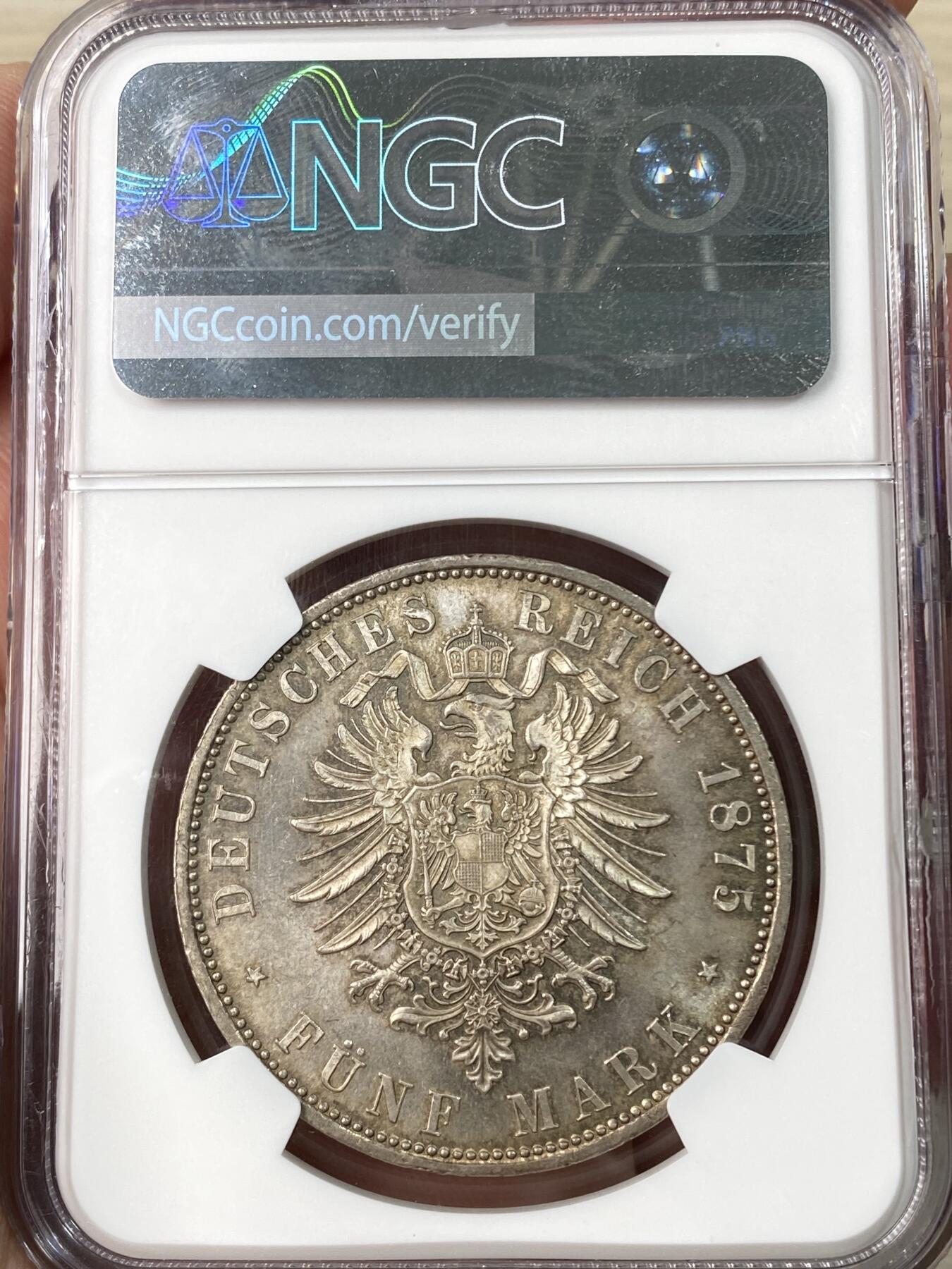 万国钱币拍卖第062期 NGC MS63 1875年德国巴伐利亚路德维希二世短翅流通5马克  著名的童话国王 因流通太过充分好品难得一见 原味淡五彩转光打制极其锋利 顶级收藏品质 外拍飞涨品种