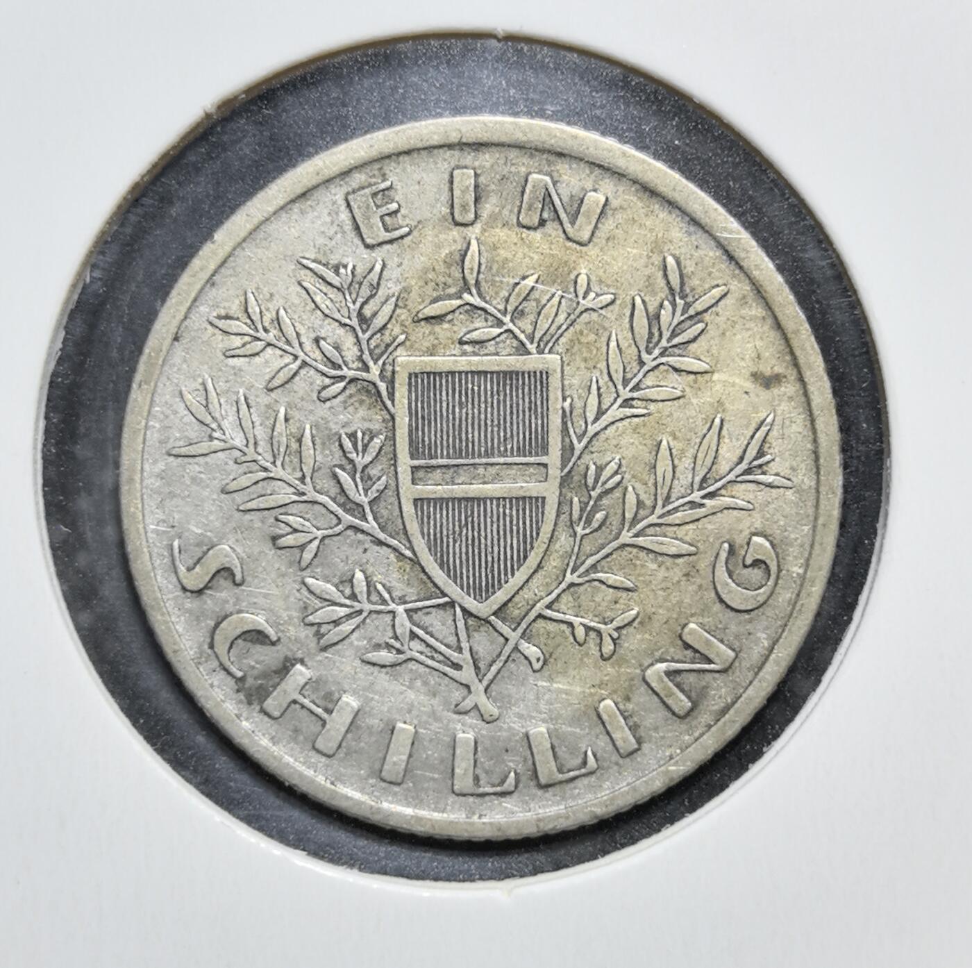 外国优质老铜币银币苏联纪念章，每周六晚九点倒数截拍，满百包邮可寄存，持续收拍 奥地利1925年1先令银币，为稳定一战后恶性通胀，奥地利于 1925 年发行先令取代克朗，1 先令 = 10000 旧克朗。硬币正面为奥地利国徽与月桂枝，背面是维也纳国会大厦，见证了奥地利第一共和国的货币改革与经济重建。