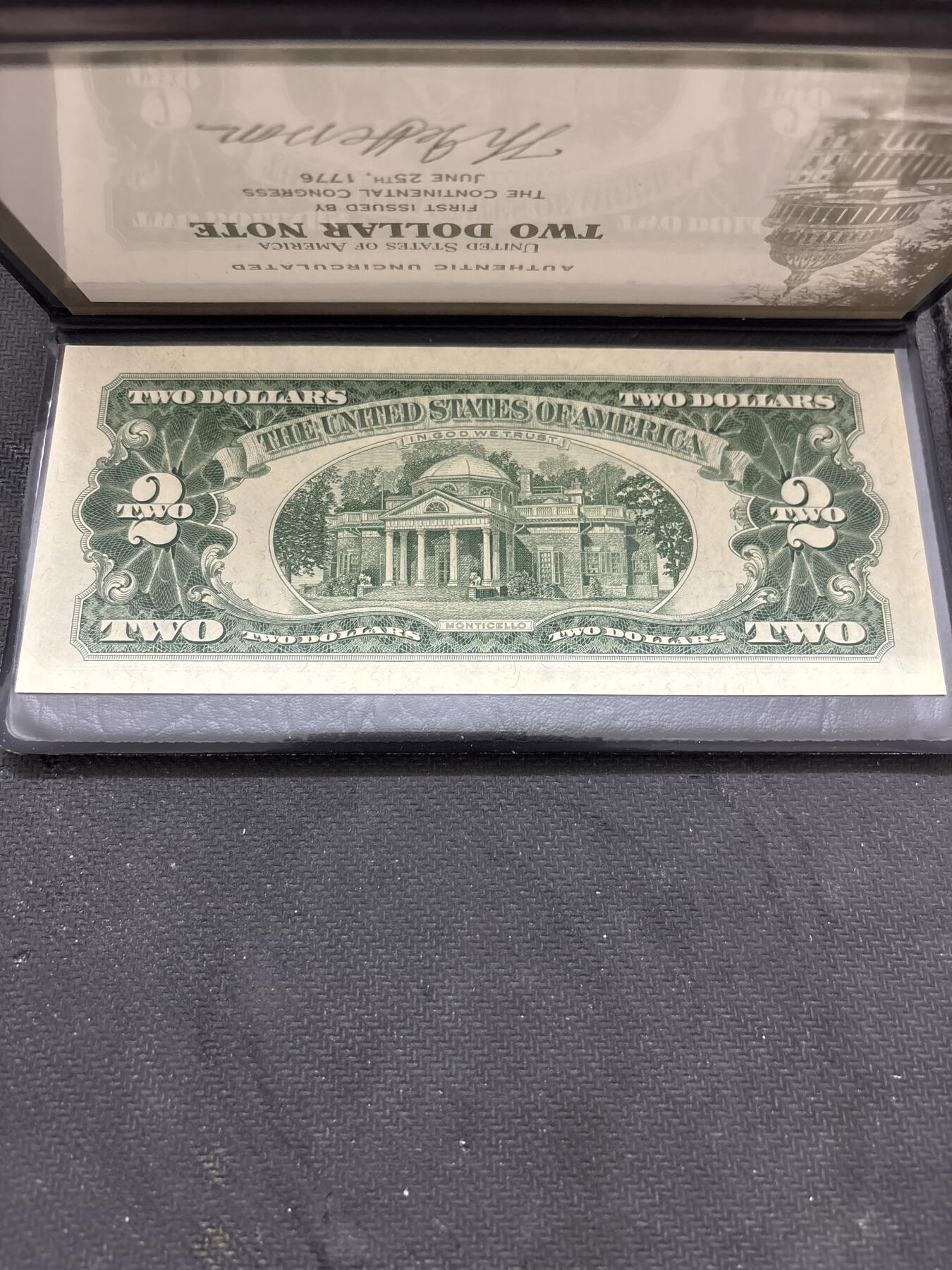 文馨钱币收藏第 296 场，长期接代拍业务 稀少 1963 年美国红库 2 美元，全程不带 47 靓号 ，近乎全新，带册子