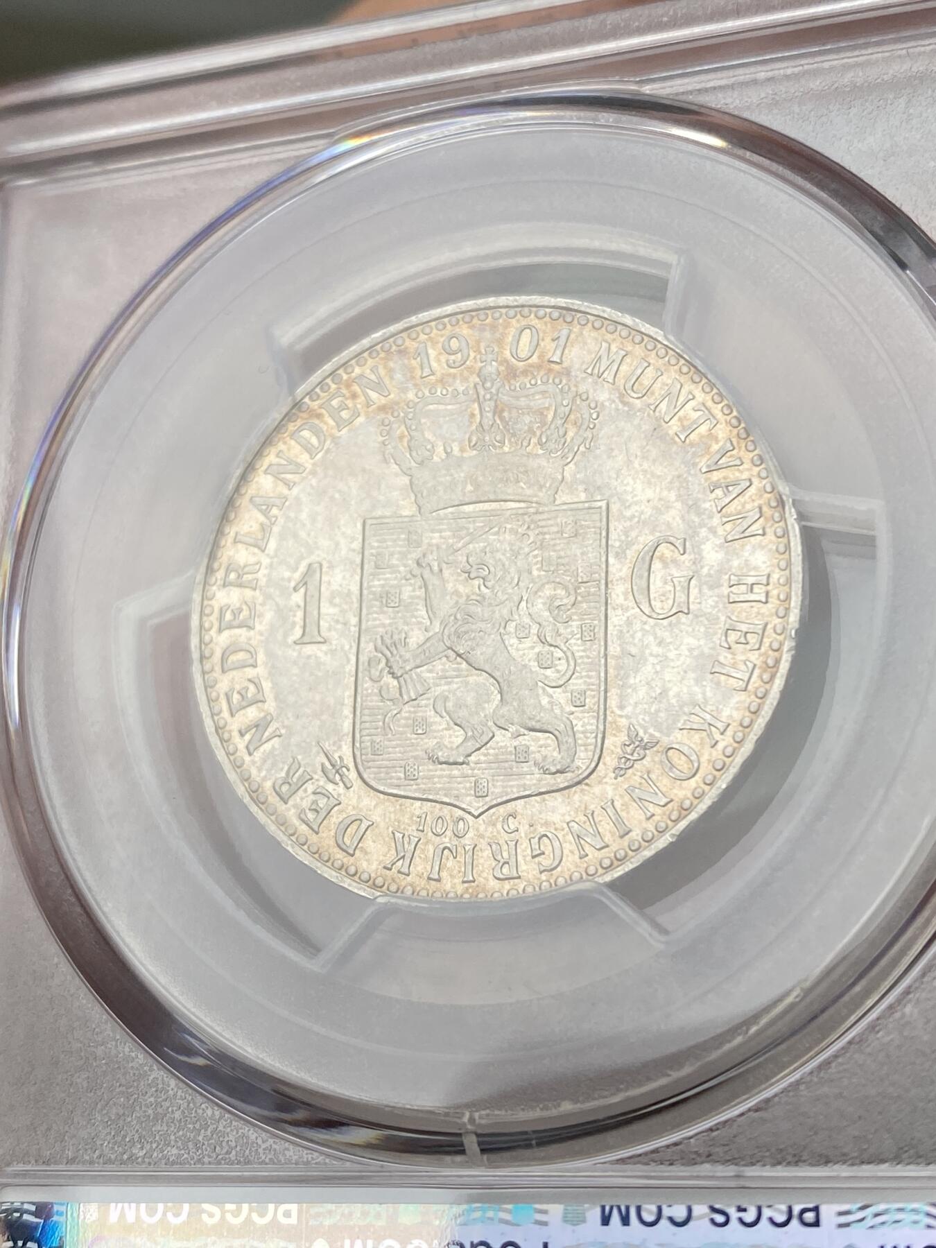 万国钱币拍卖第062期 NGC MS61 1901年荷兰王国威廉敏娜女王青年头像1盾银币 极美香槟淡彩转光 青年皇冠版好品难得一见