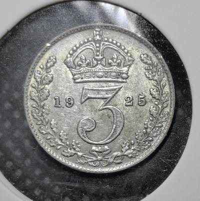 外国优质老铜币银币苏联纪念章，每周六晚九点倒数截拍，满百包邮可寄存，持续收拍 - 美品英国乔治五世1925 年3 便士银币，正面为国王左向肖像，背面是冠饰 “3” 与花环。发行于一战后，是英国日常流通小额银币，见证了乔治五世统治下的英国社会与币制变革。