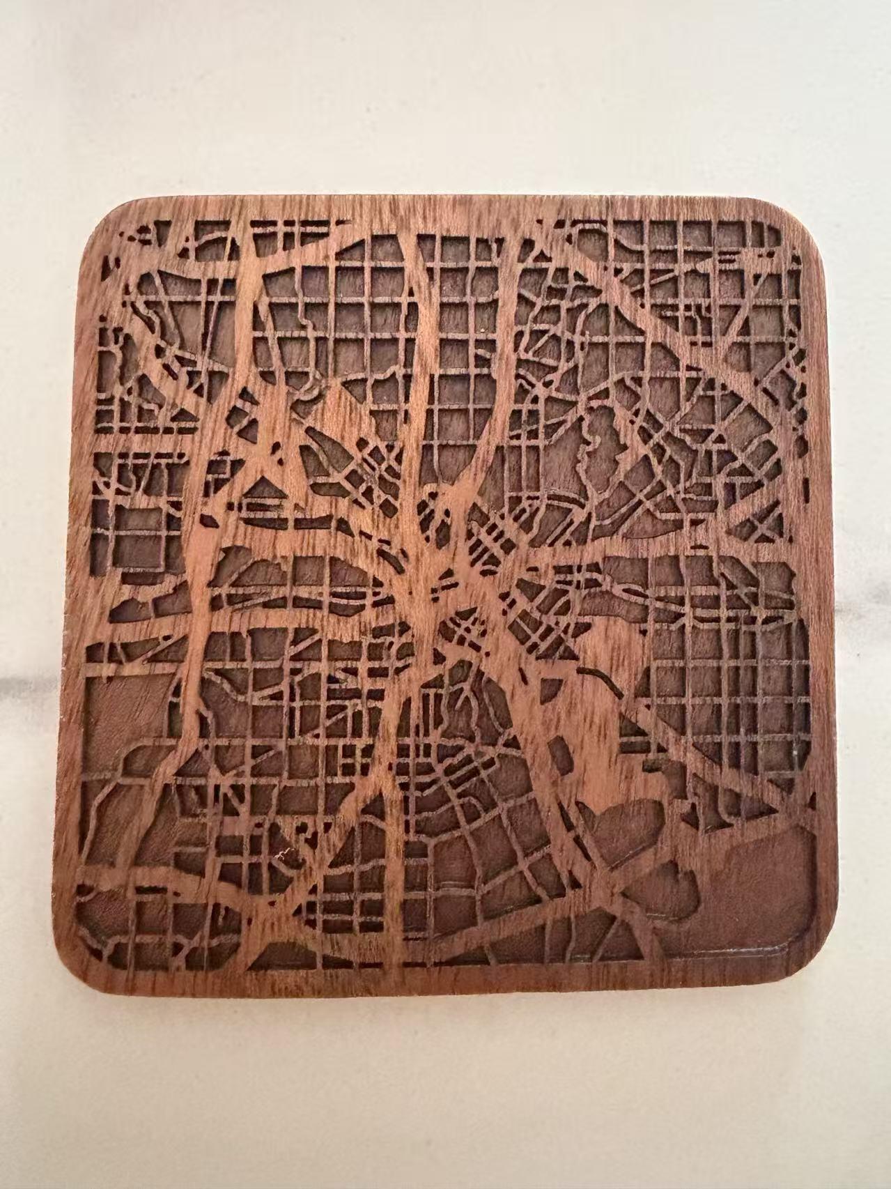 零元拍：天赋无界，攻防无双！新时代篮球的终极答案—NBA状元秀库珀·弗拉格亲签达拉斯城市地图木质诧寂收藏卡。（美国带回，品相极佳，就是同款布伦森纽约eBay拍了370＄纽约地图同款）