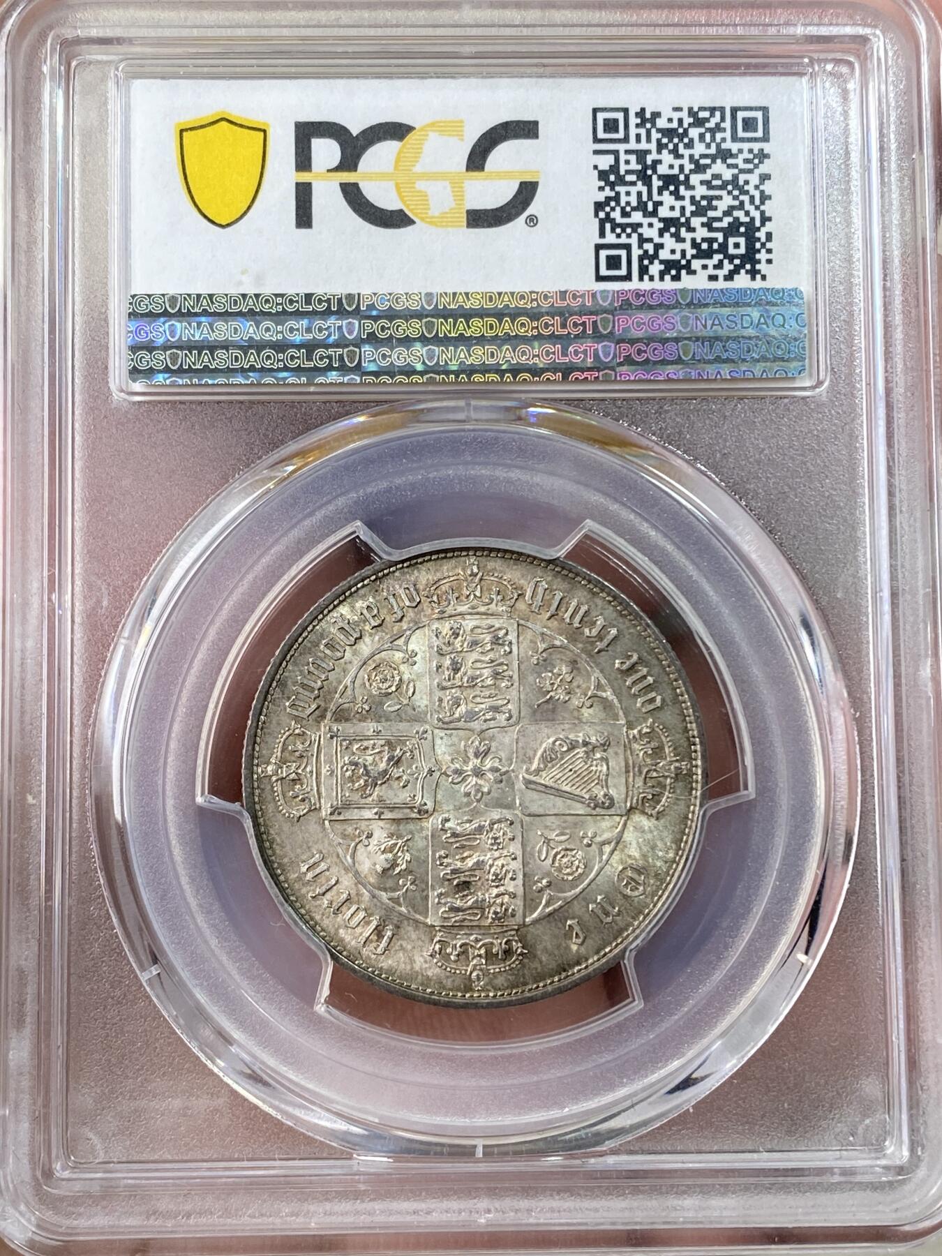 万国钱币拍卖第062期 PCGS MS63 1852年英国维多利亚女皇哥特佛洛林银币 丝绸转光底板香槟淡彩环绕 顶级收藏品质