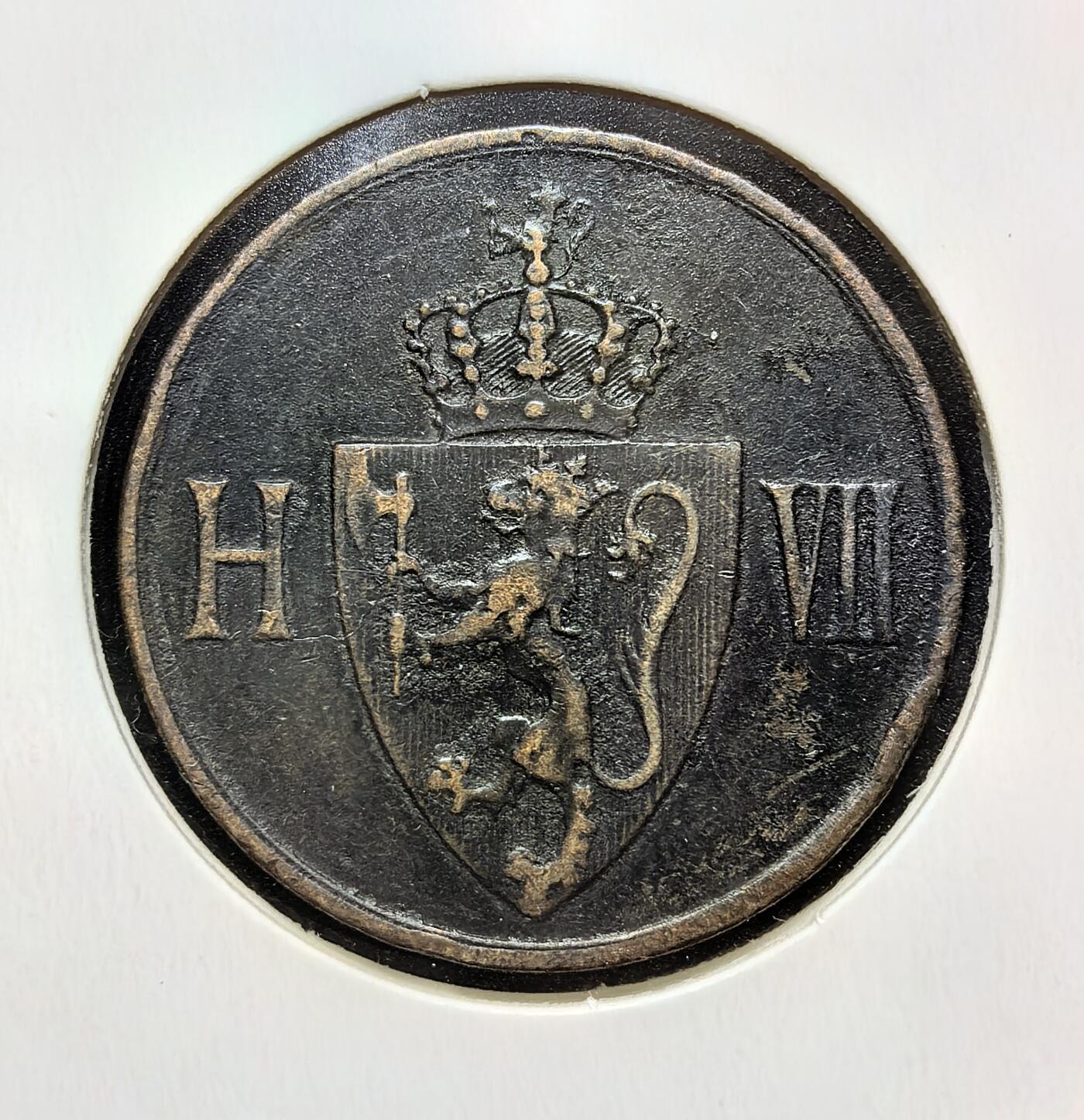 外国优质老铜币银币苏联纪念章，每周六晚九点倒数截拍，满百包邮可寄存，持续收拍 挪威 1907年5 欧尔铜币，由孔斯堡造币厂铸造。正面为哈康七世徽记，背面是持斧挪威狮。1905 年挪威刚独立，此币是新君主制下独立货币体系的早期流通辅币。