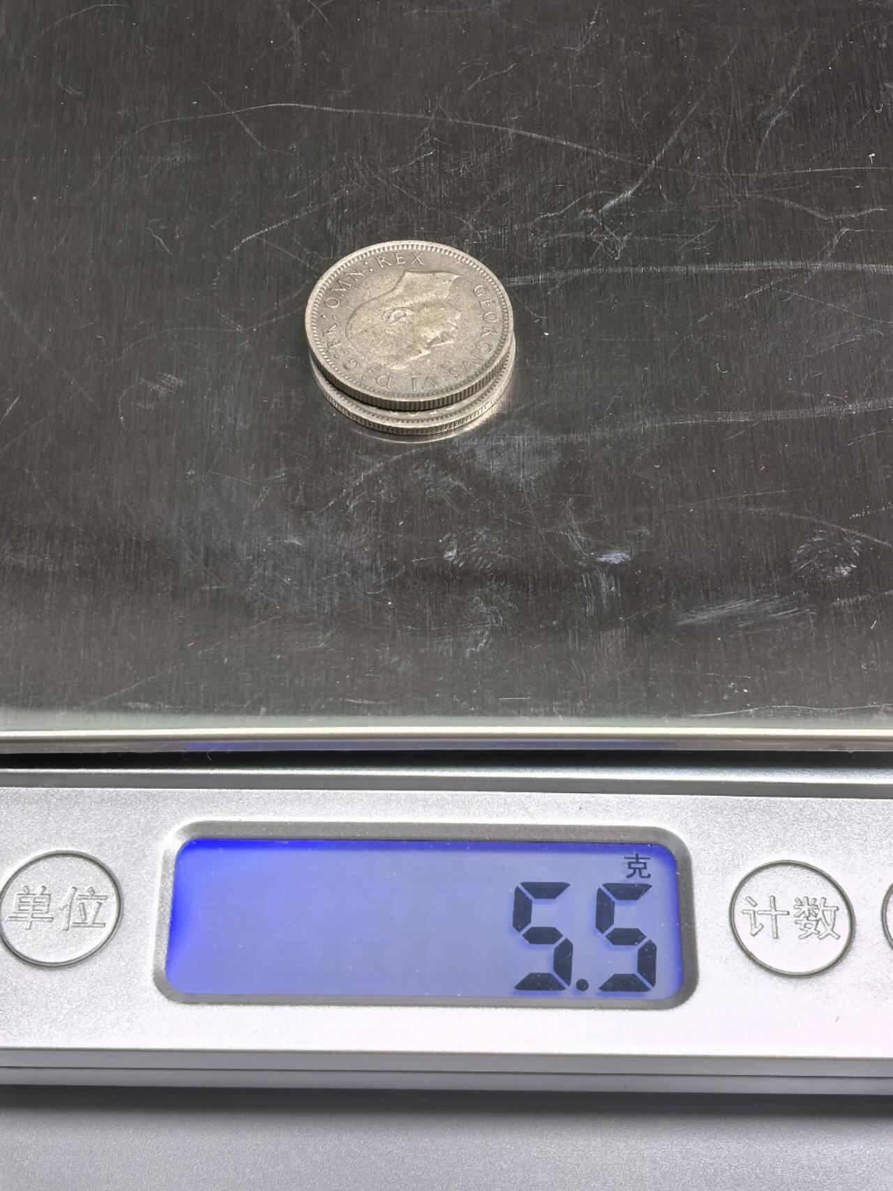 小驴勋章奖章收藏3月14日周六晚六点拍卖（珍爱和平，收藏战争，铭记历史，勿忘国耻，忠党爱国。有偿代拍，送拍规则在简介最后，参拍须阅读规则后再参拍，关系到运费包装发货时效真假辨别等关键信息，拍卖时不再发原图，看大图店主微信码在拍卖店铺介绍里） 英国六便士银币，5.5克