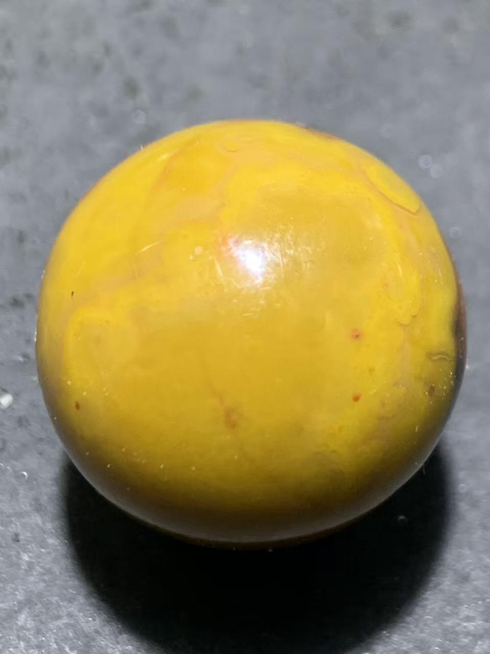 精美高玉化冰飘糖心料8字图案草花纹战国红玛瑙圆珠一颗！