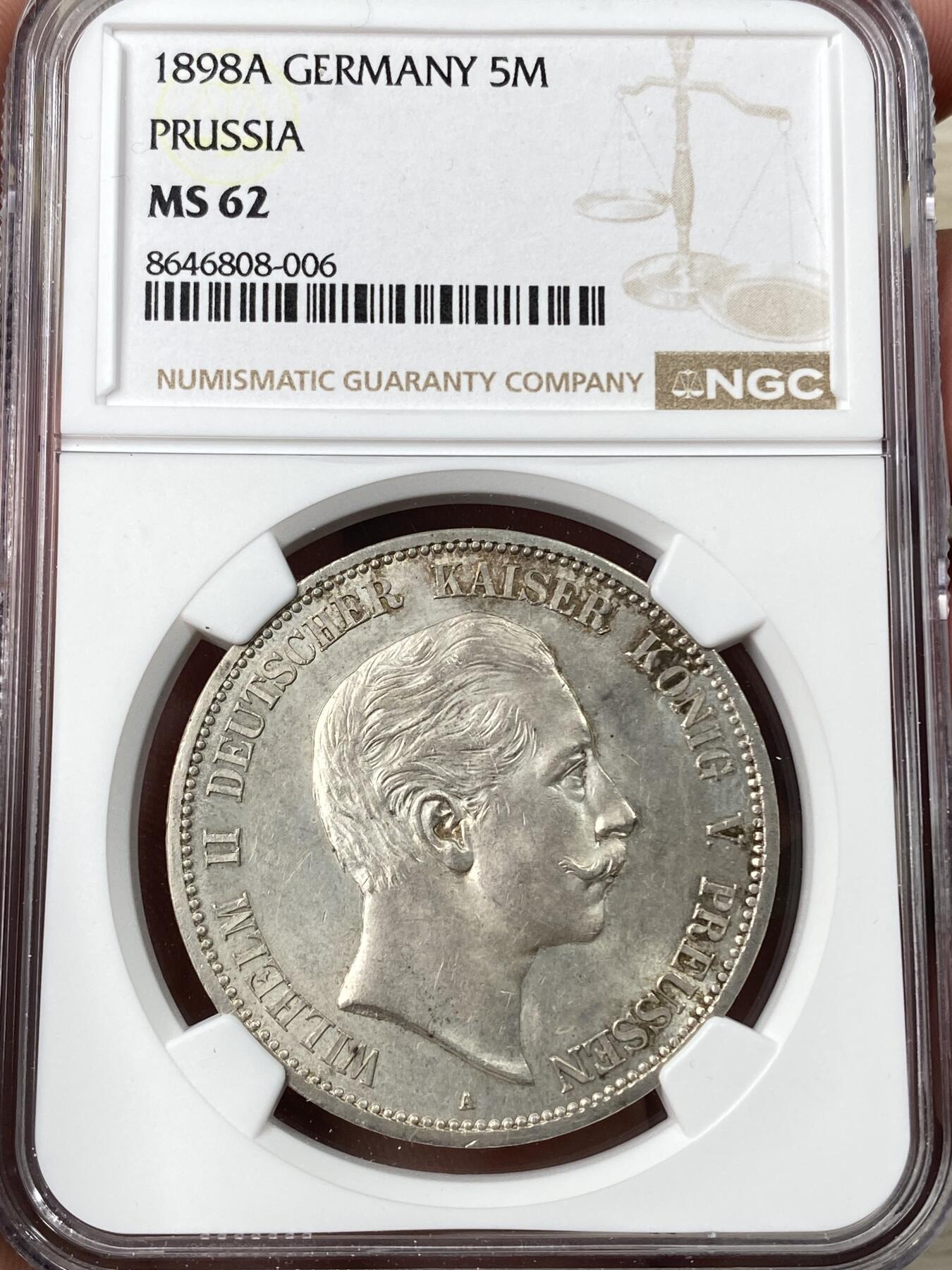 万国钱币拍卖第062期 NGC MS62 1898年德国普鲁士威廉二世长翅流通5马克 流通异常充分的马克品种 罕见早期高难度年份已是NGC季军分 原味青花色调优雅转光收藏级