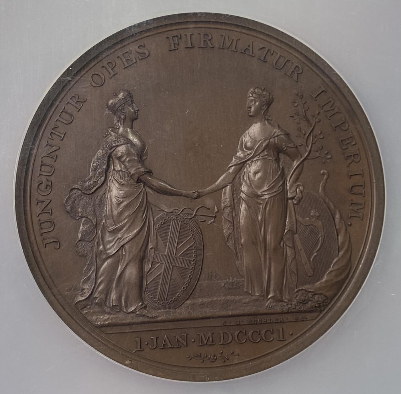 万国钱币拍卖第062期 NGC MS65 1801年英国乔治三世大不列颠及爱尔兰联合王国联合纪念铜章 48毫米高浮雕原味巧克力包浆 英格兰女神与爱尔兰女神握手