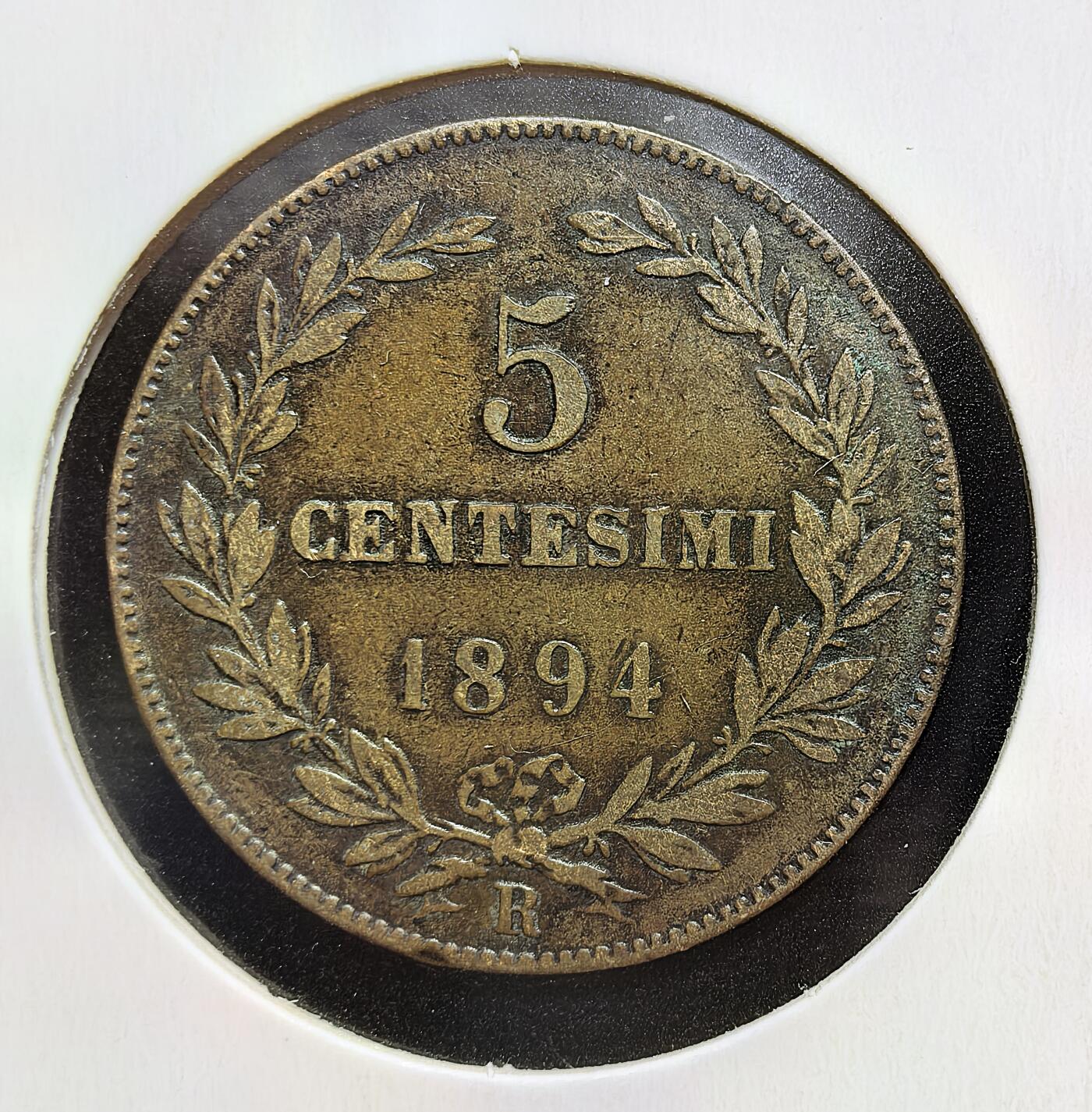 外国优质老铜币银币苏联纪念章，每周六晚九点倒数截拍，满百包邮可寄存，持续收拍 圣马力诺1894年5分，由罗马造币厂（R）铸造，正面为共和国国徽，背面标注面值与年份，是该国 1864-1894 年系列铜币的收官年份版本，见证了其作为古老共和国的货币独立历程。