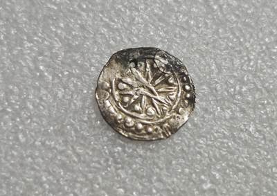 瓶子🏺第232期拍卖会 -  骠国（约公元1–9世纪）的典型打制银币 骠国（Pyu Kingdom），伊洛瓦底江流域最早的城邦文明，核心都城为室利差呾罗（Sri Ksetra，今缅甸卑谬）约公元4–8世纪，是骠国鼎盛时期的流通货币，早于蒲甘王朝的“骠钱”体系（含银量约70%–85%）